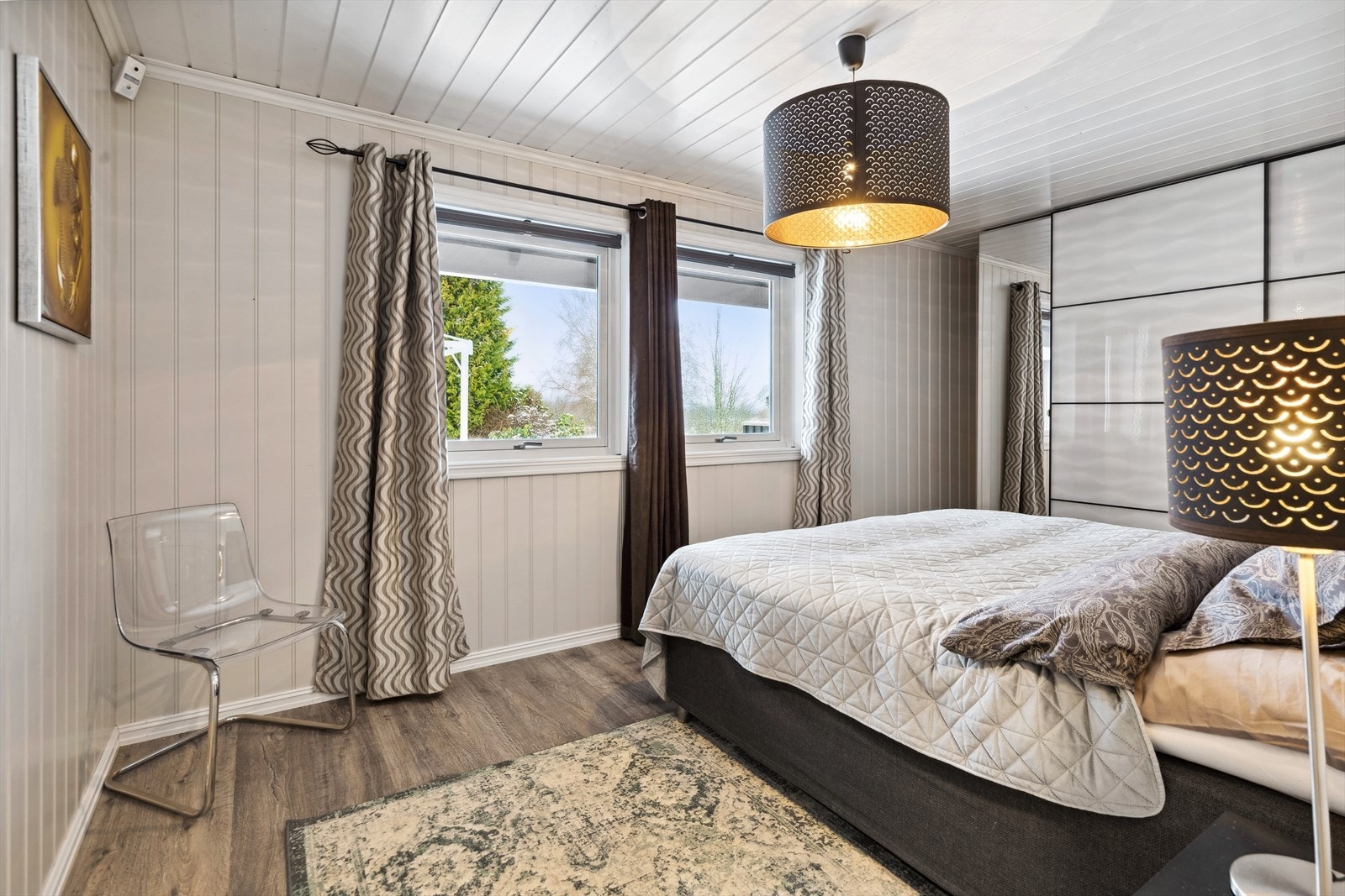 Boligen har fire gode soverom som alle er utstyrt med garderobeskap. Galleribilde