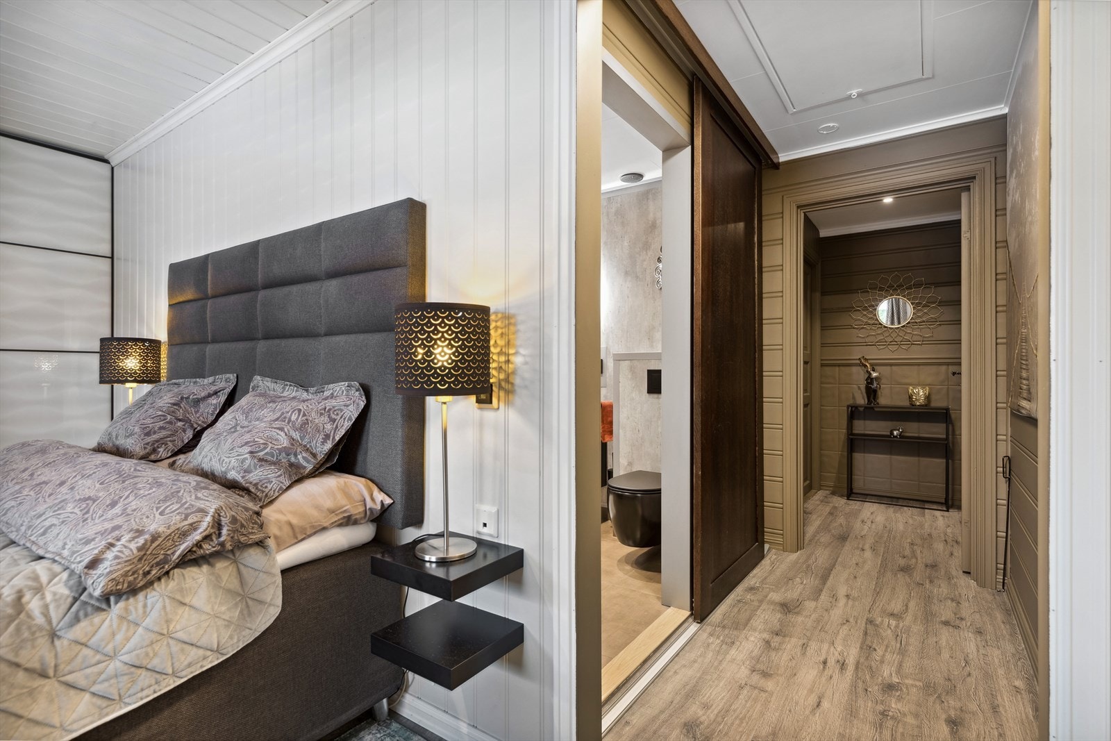 Hovedsoverommet har i tillegg direkte adgang til badet som gir litt ekstra luksus i hverdagen. Galleribilde