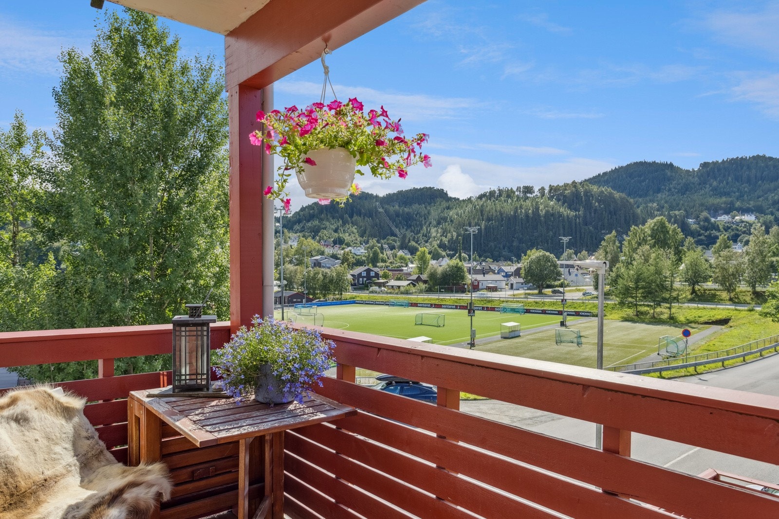 Velkommen til Øyavegen 1 - En lys og flott hjørneleilighet midt i hjertet av Hommelvik sentrum. Galleribilde