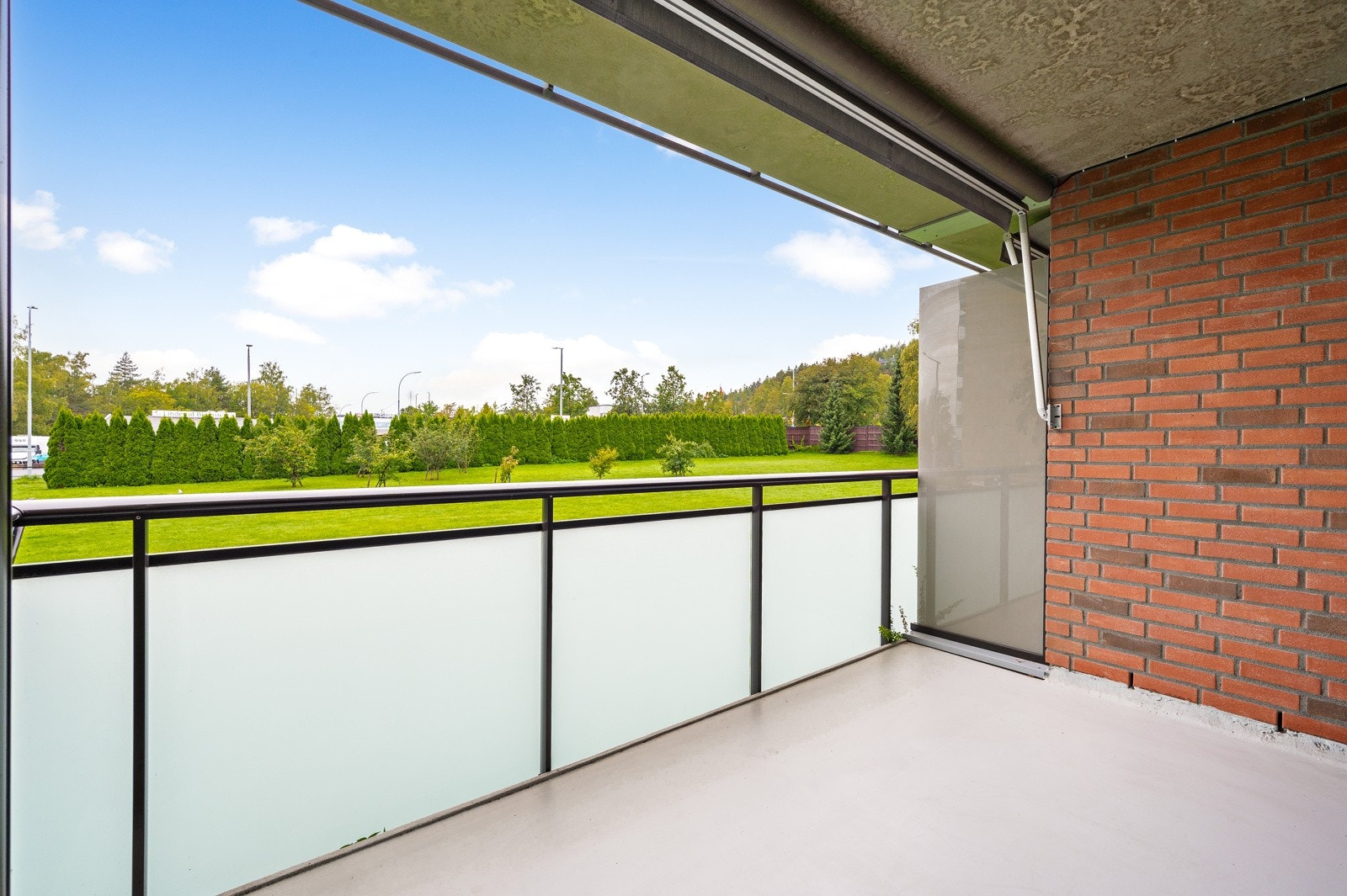 På balkongen har du rikelig med plass til utemøblement i flere soner. Galleribilde