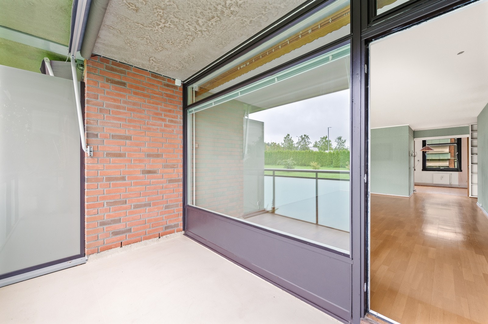 Leiliheten har stor vinduer som slipper inn godt med naturlig lys, samtidig som du har svært lite innsyn. Galleribilde