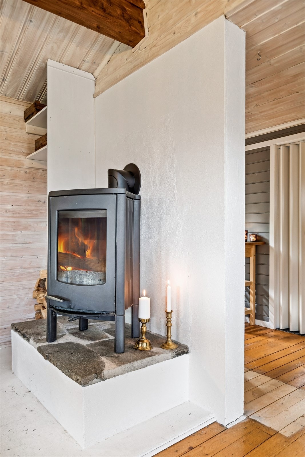 Vedovn og etablert løsning for oppbevaring av f.eks. ved Galleribilde