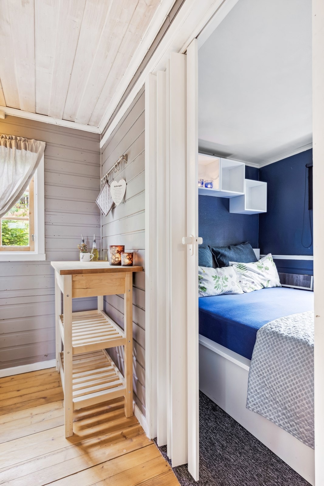 Soverom med foldedør Galleribilde