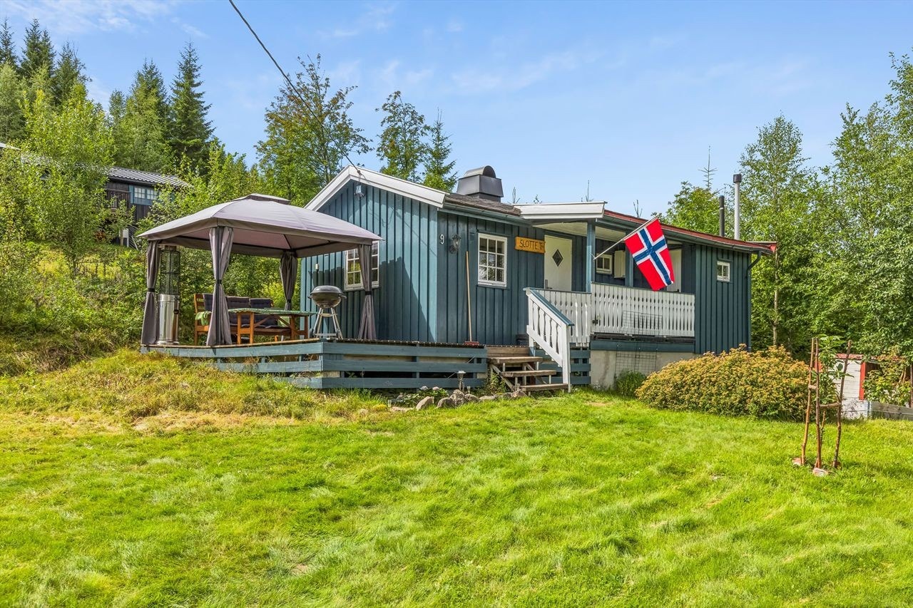 Hytta er oppført i 1979 og innehar i all hovedsak enkel standard Galleribilde