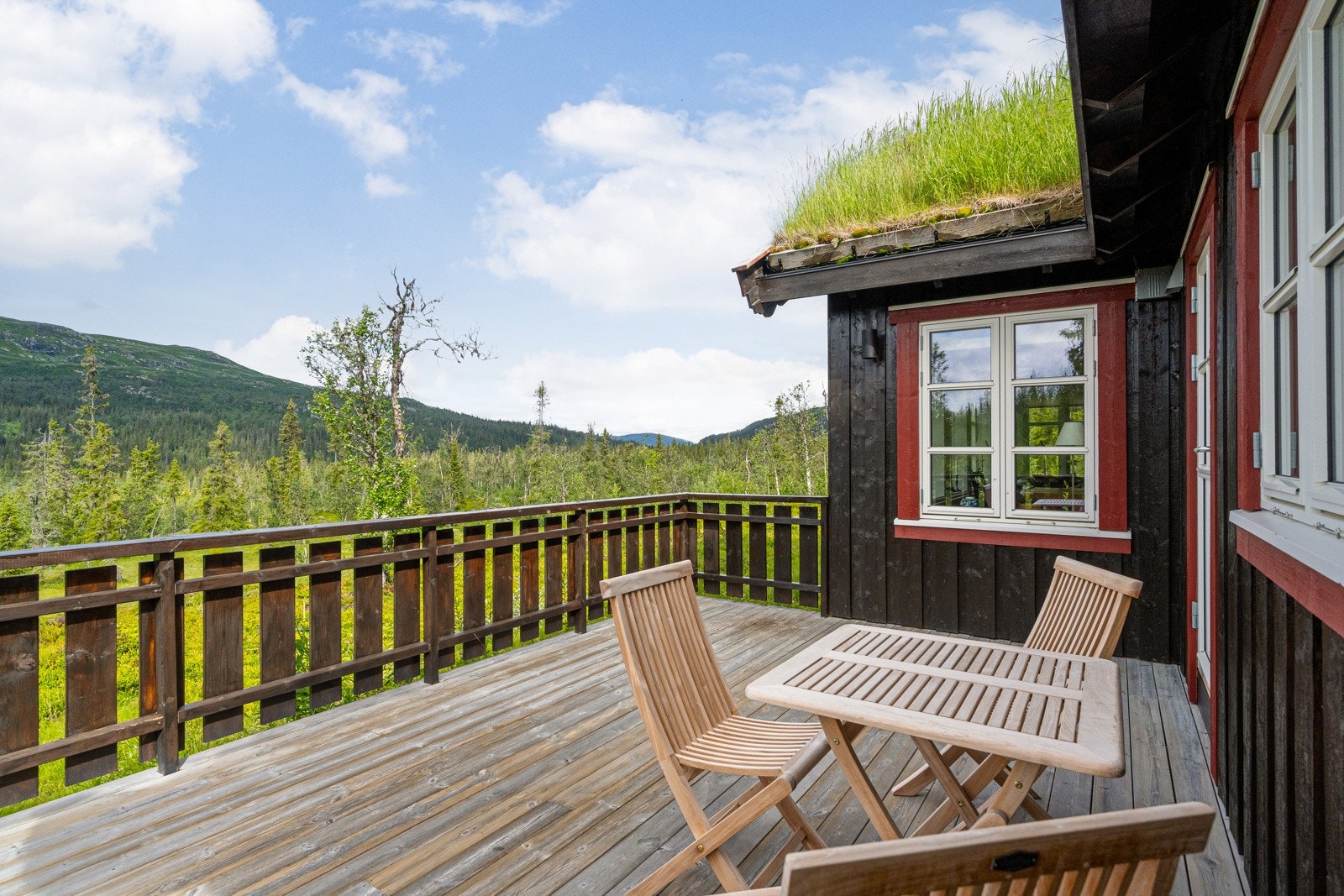 Terrasse med svært gode sol,- og utsiktsforhold Galleribilde