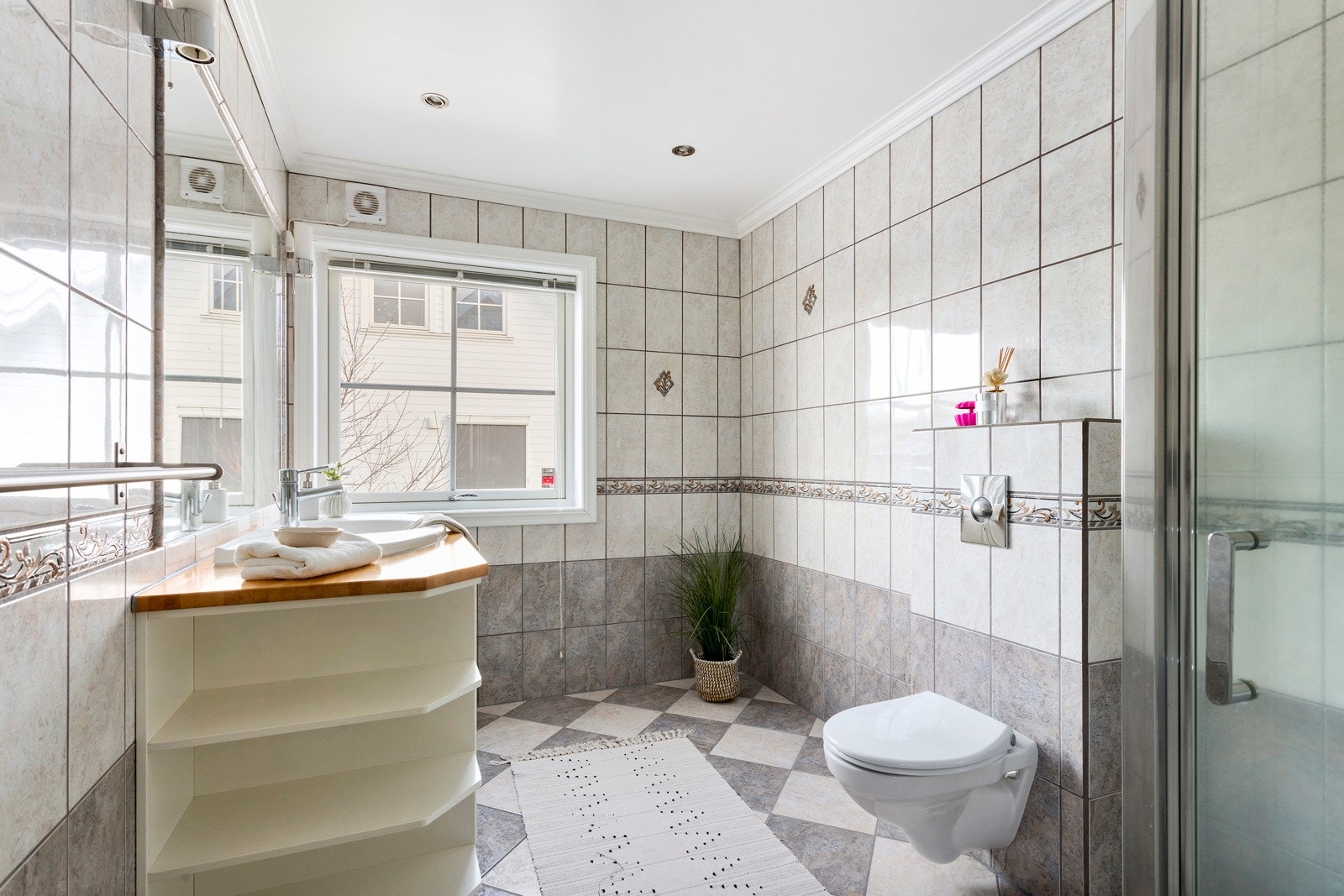 Bad i 1.etasje fra byggeår Galleribilde