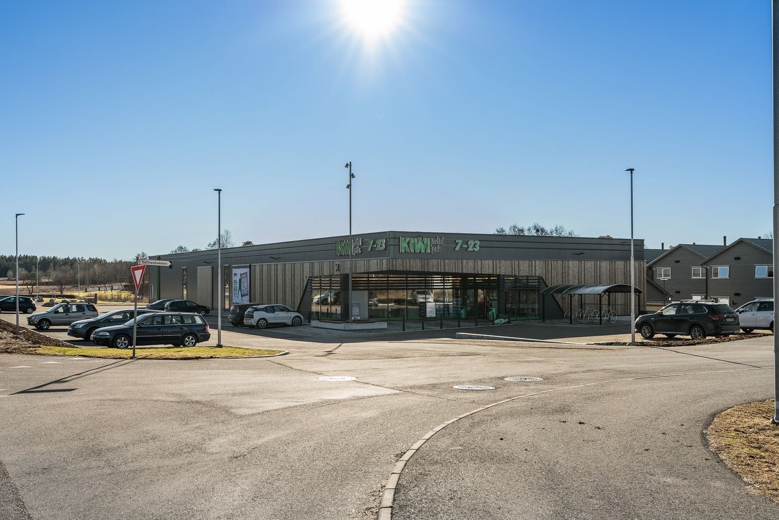 Storhandelen kan bl.a. gjøres på Kiwi Saltnes. Galleribilde