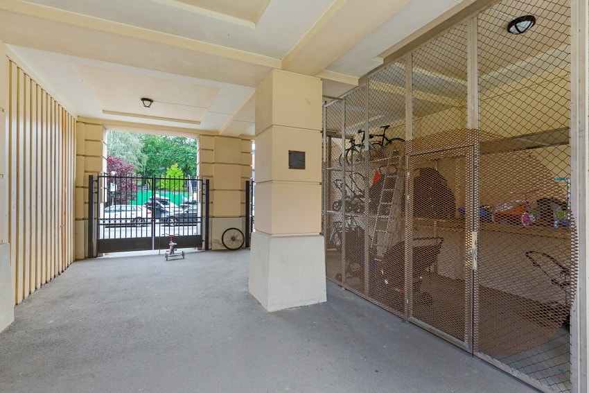 Det er muligheter for sykkel og vognparkering i borettslaget. Galleribilde