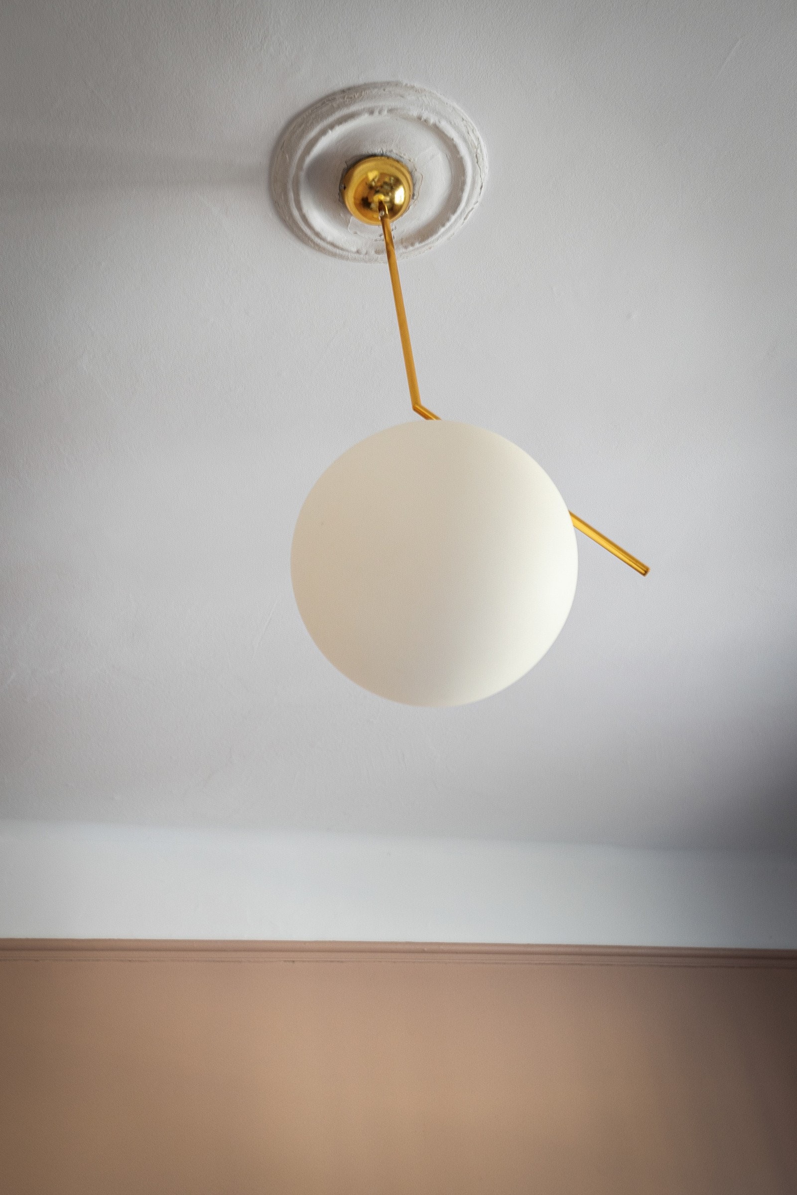 Leiligheten har rosett i taket. Galleribilde