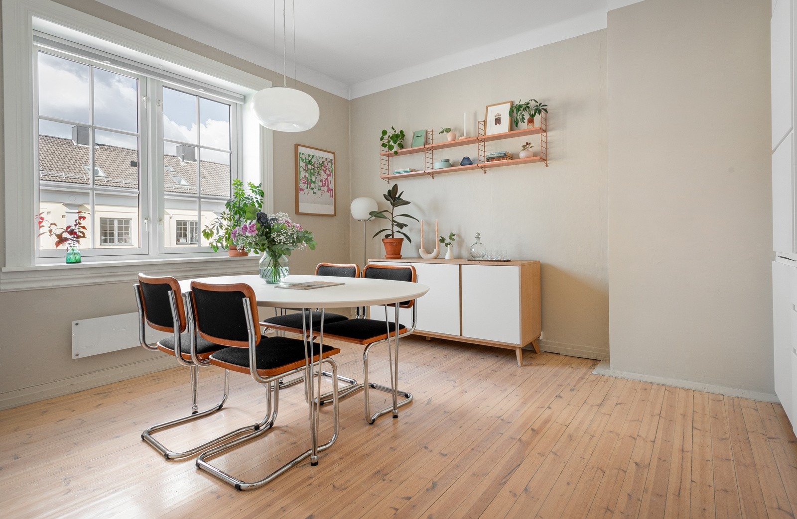 Gulvene er slipt og lakket. Galleribilde