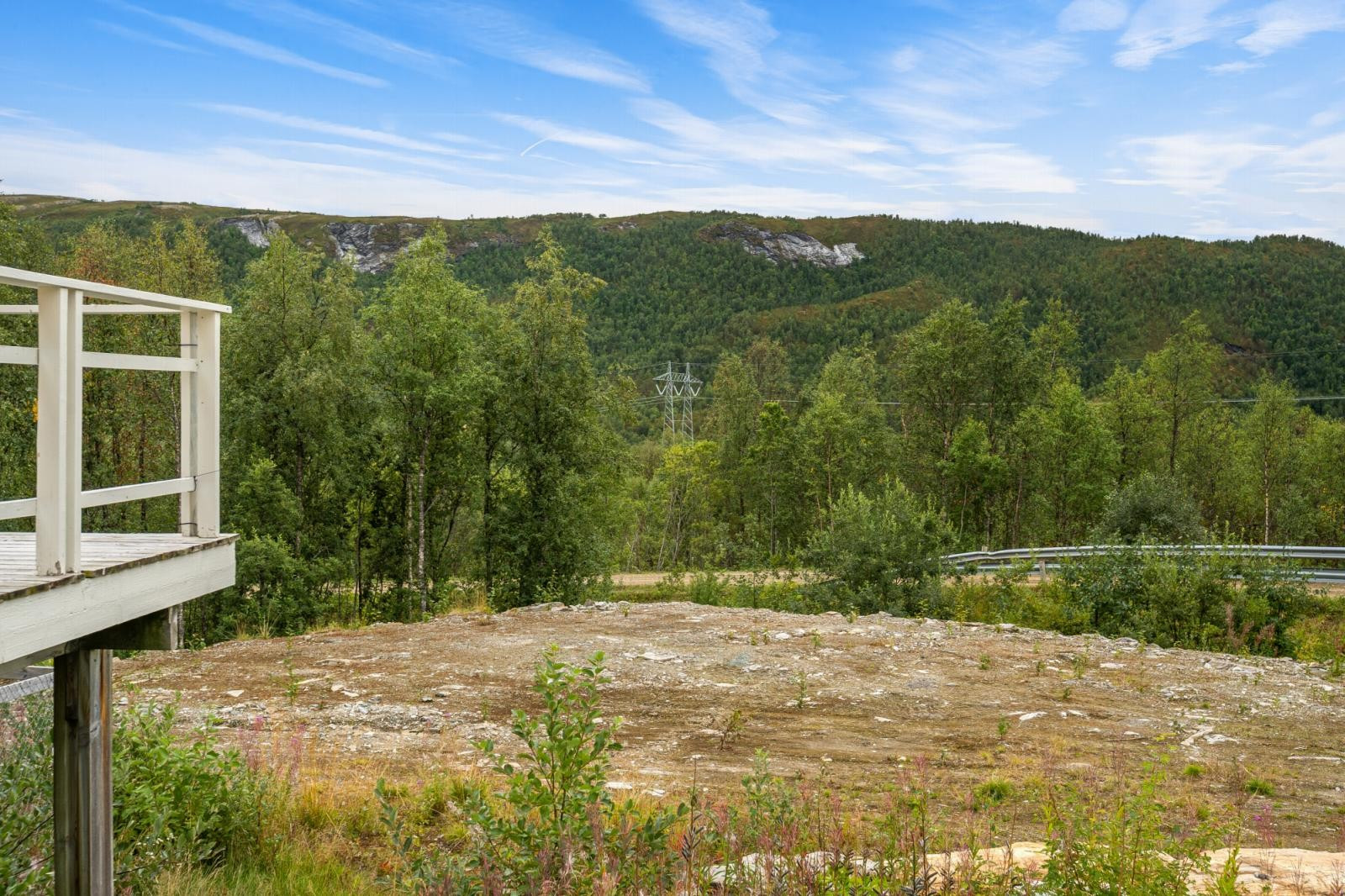 Eiendom med en naturskjønn og skjermet beliggenhet.