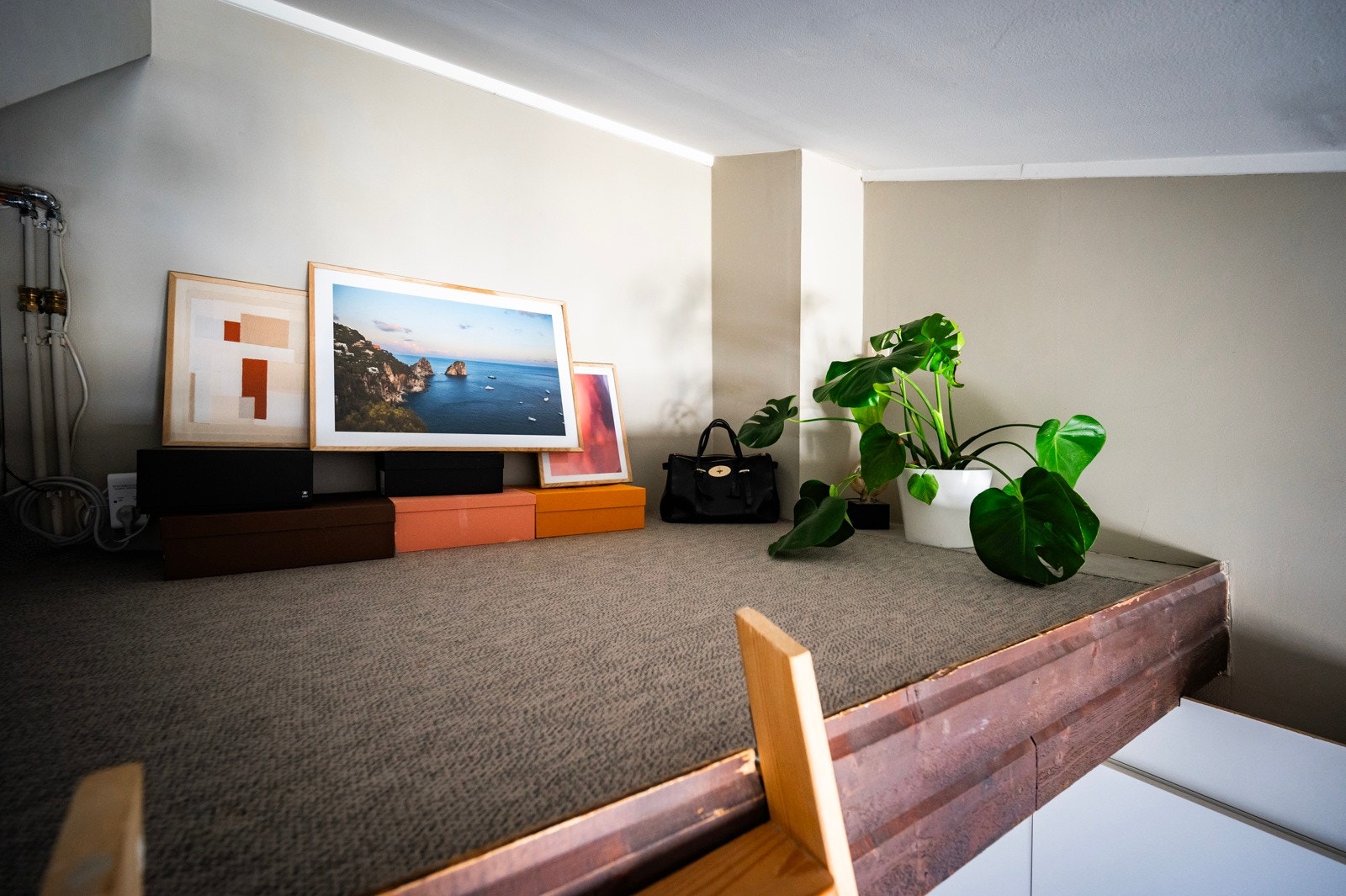 Utmerket plass til ekstra oppbevaringsplass eller sengeplass til gjestebesøk. Galleribilde