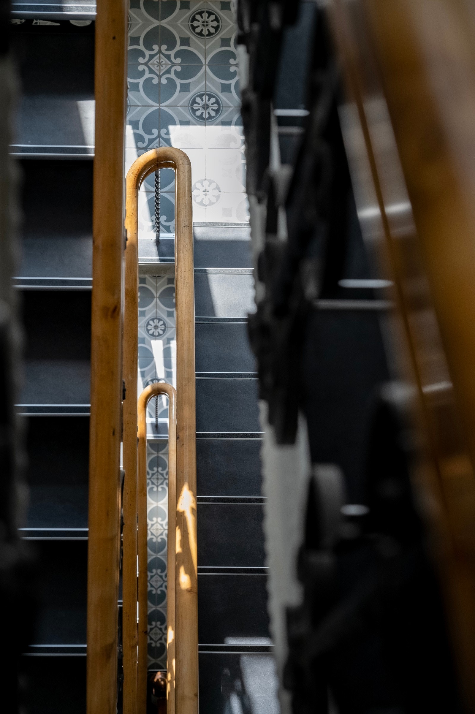 Vakre detaljer i trapperommet med historiske preg. Galleribilde