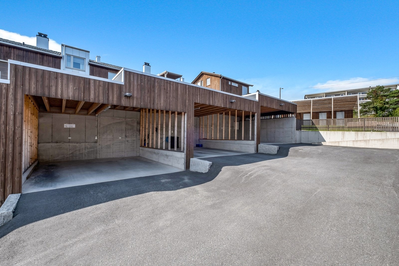 Carportplass som følger med leiligheten. Galleribilde