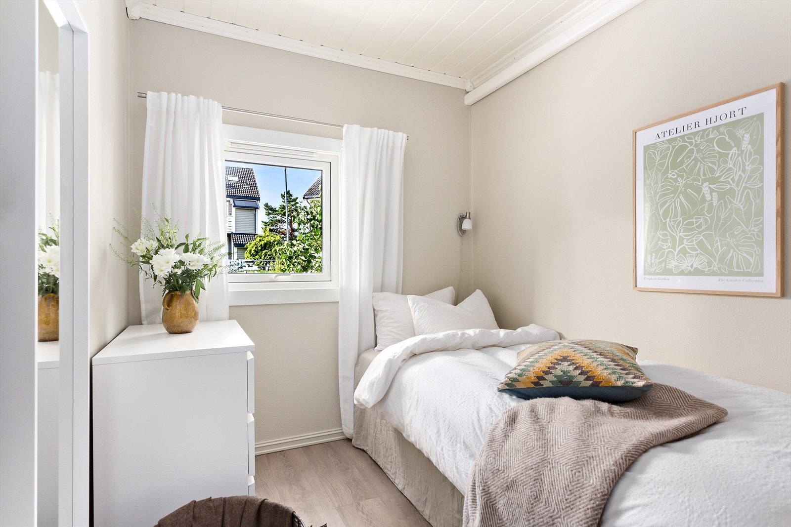 Boligens 4. soverom er av god størrelse med plass til seng og skap. Perfekt som barnerom eller gjesterom. Galleribilde