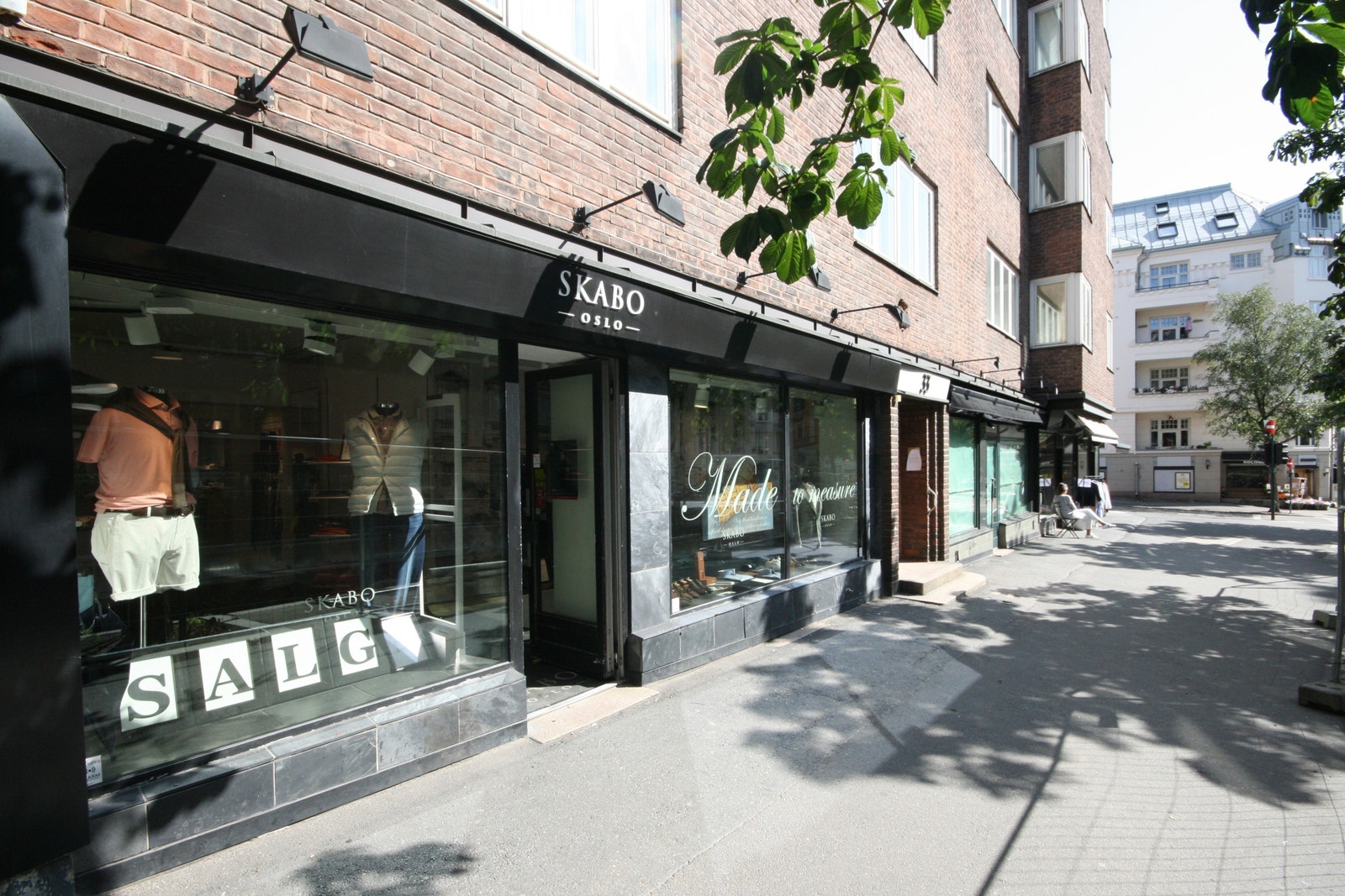 Forretningslokale med stort utstillingsvindu Galleribilde