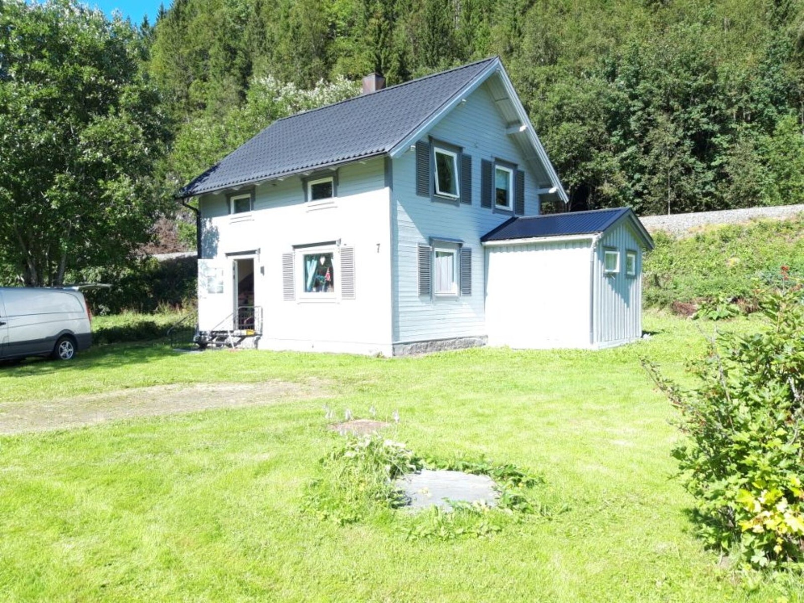 I Meråker er det ingen boplikt, så eiendommen kan man bo på, eller benytte som hytte. Galleribilde
