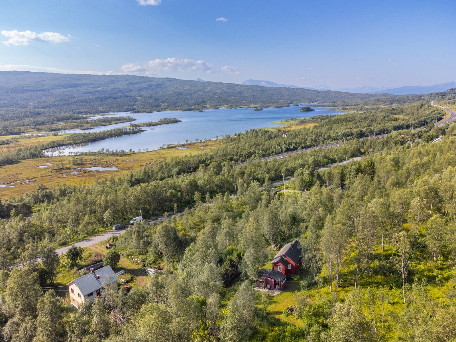 Snubbavannet ligger rett nedi bakken Galleribilde