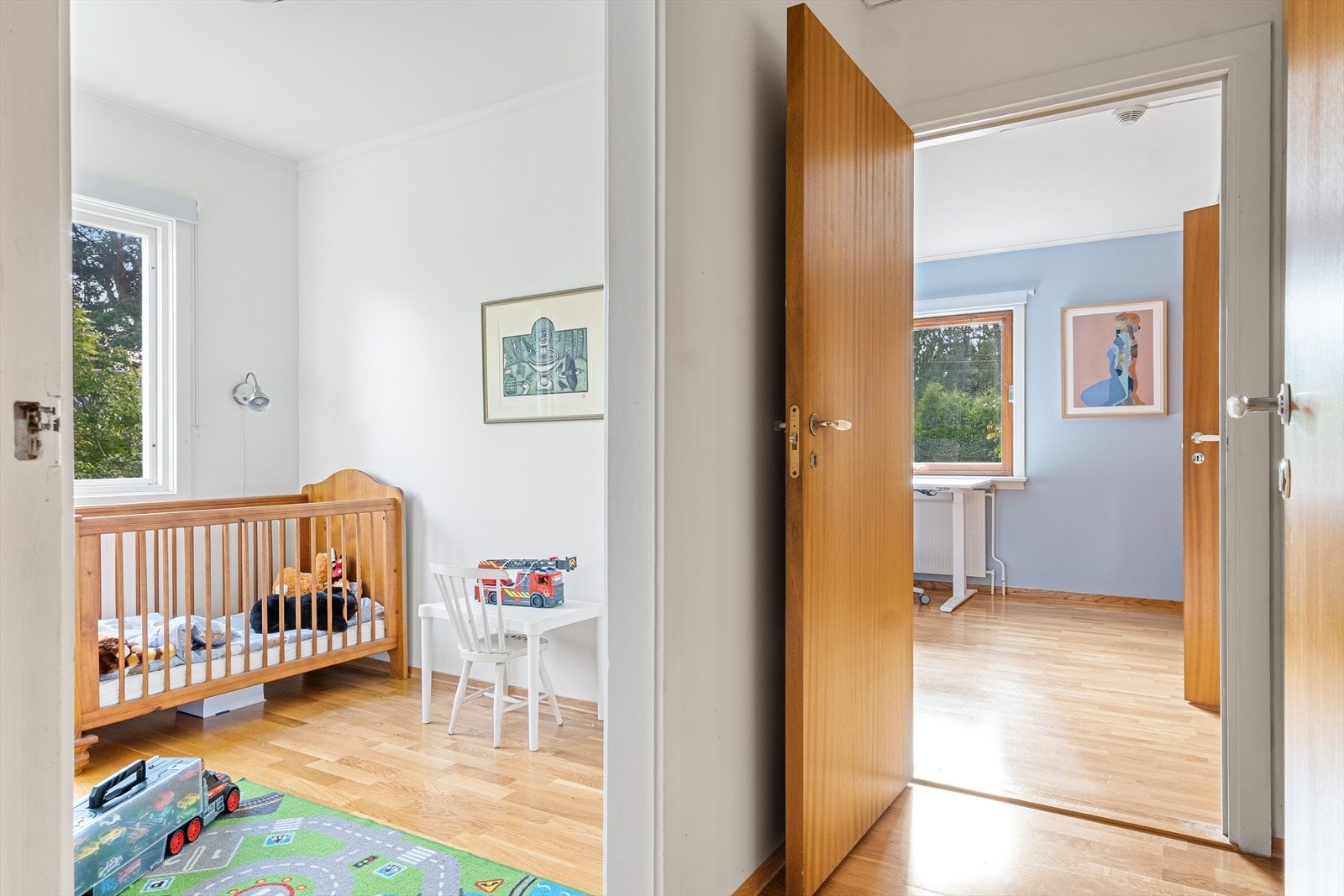 Soverom nr. 2 har plass til seng, kommode, garderobeskap, skrivebord e.l. Galleribilde