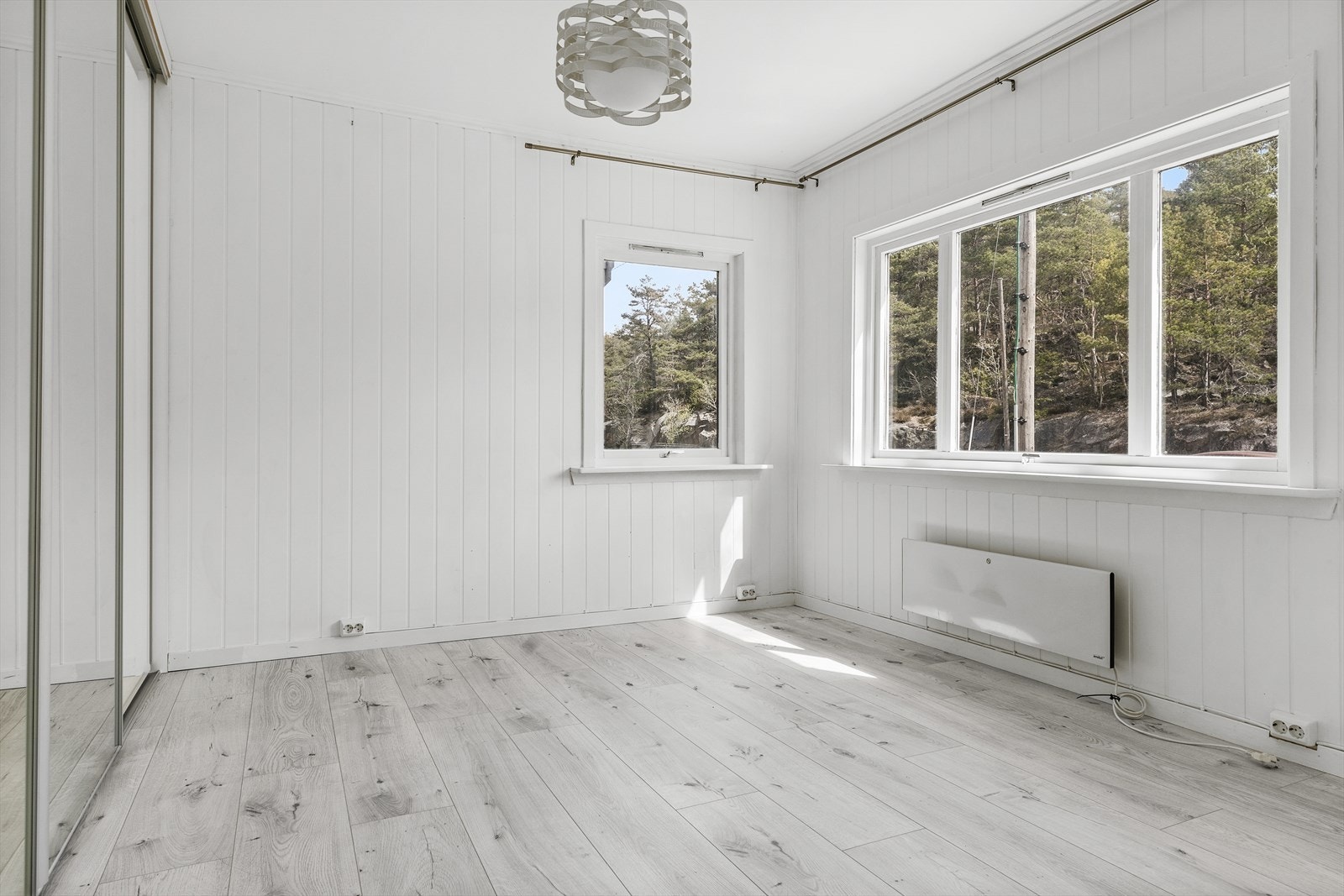 Soverom med integrert garderobeskap. Galleribilde