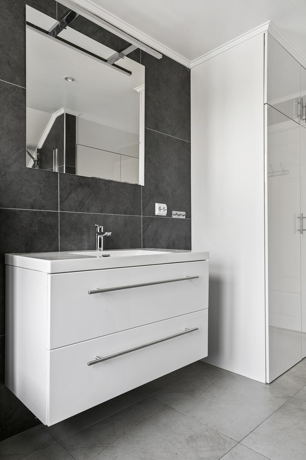 Godt med skapplass i bad. Galleribilde