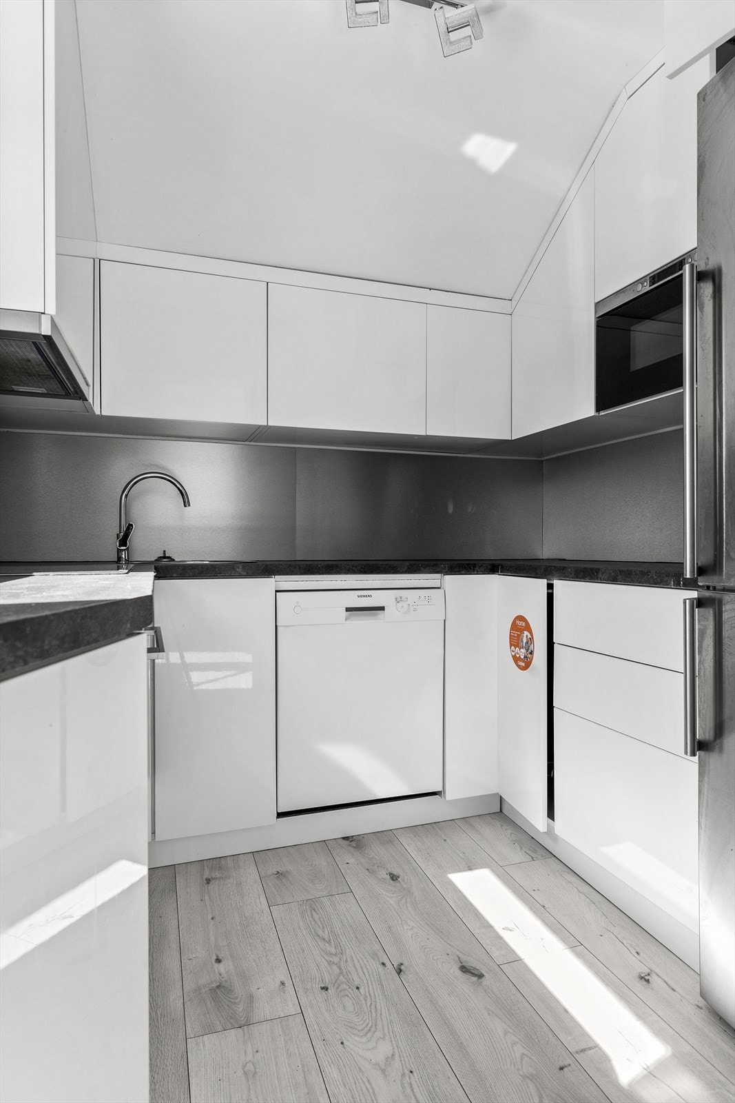 Godt utnyttet kjøkkeninnredning i 2. etasje. Galleribilde