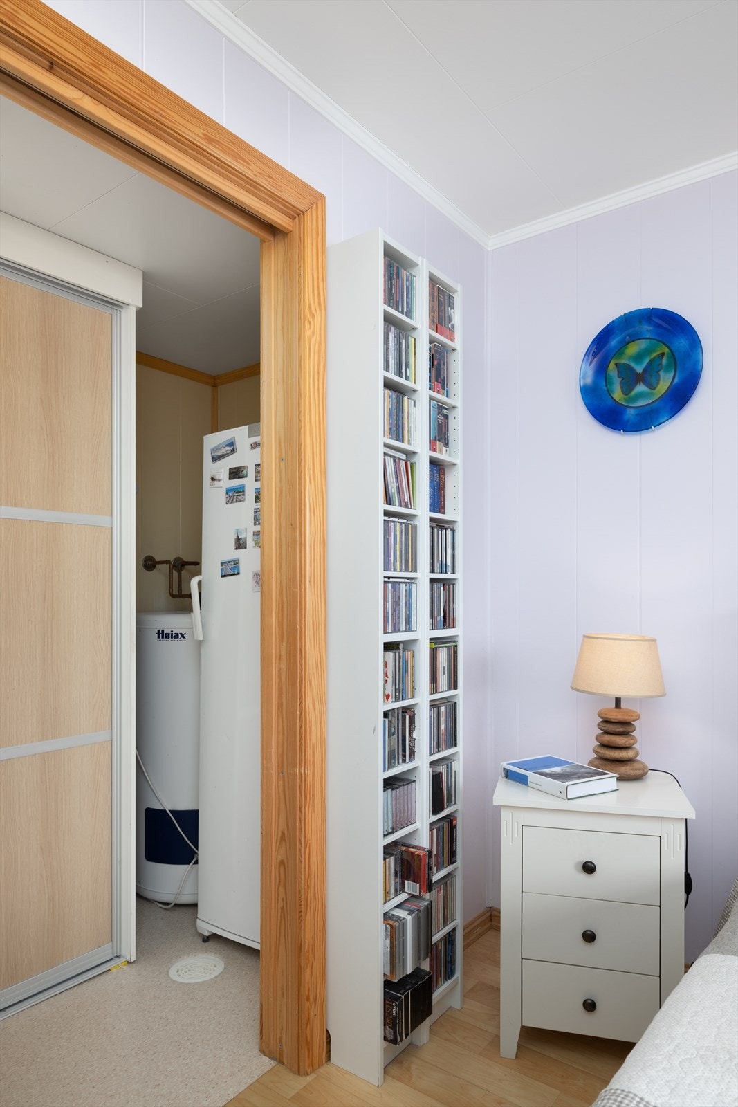 Leiligheten har to soverom, hvor hovedsoverommet har adkomst til teknisk rom. Galleribilde