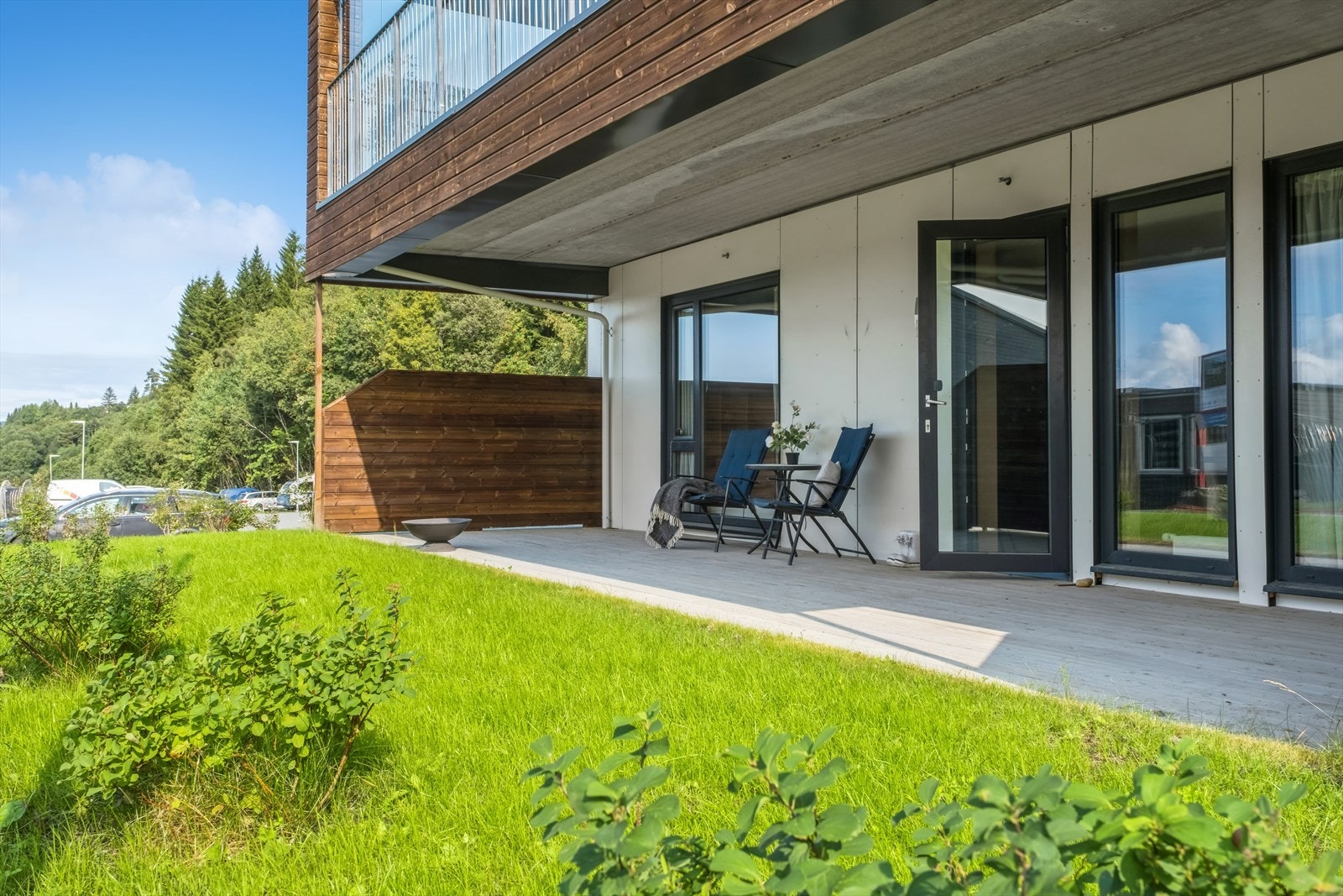 Den vestvendte terrassen er på 30m². Galleribilde