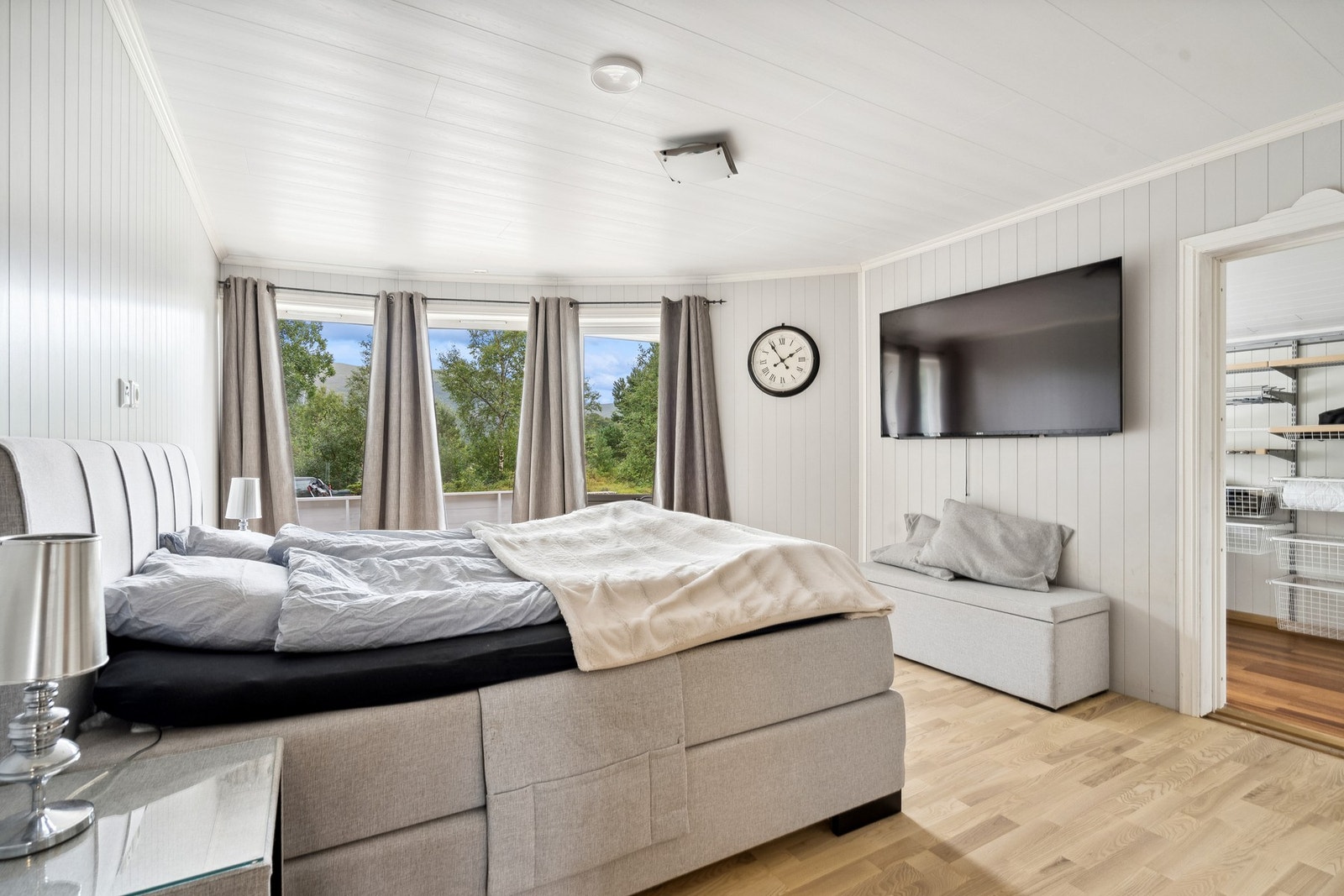 Her har du tilgang til walk-in-garderobe og eget bad. Galleribilde