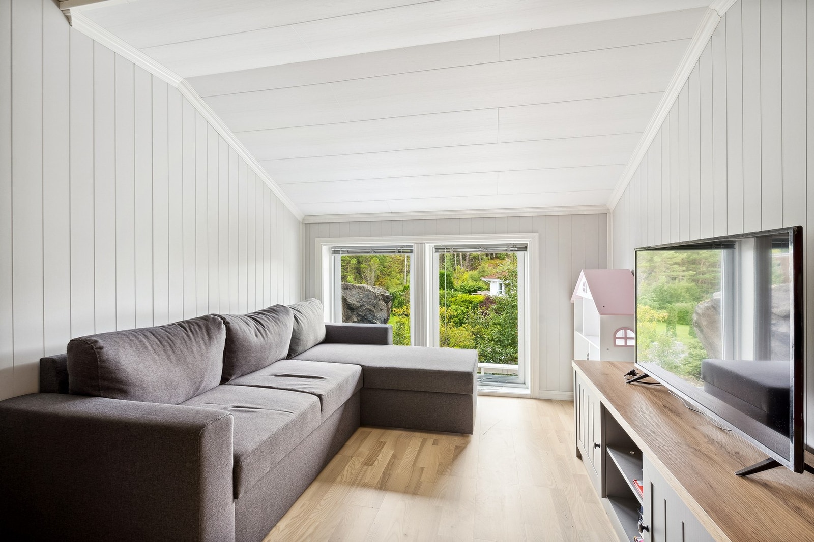 Rommet har blitt brukt som gjesterom/ekstra stue. Galleribilde
