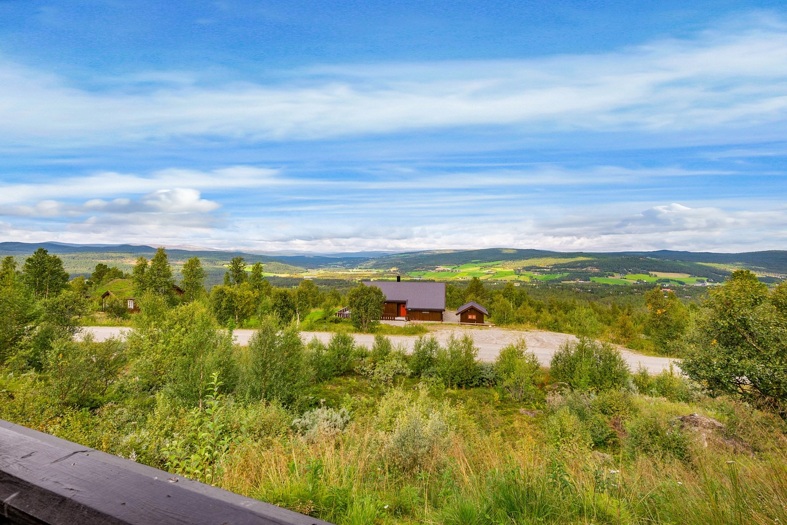 På og rundt Hummelfjellet er det et nydelig helårs turterreng, med bla. flere merkede turstier i en utrolig vakker natur. Galleribilde