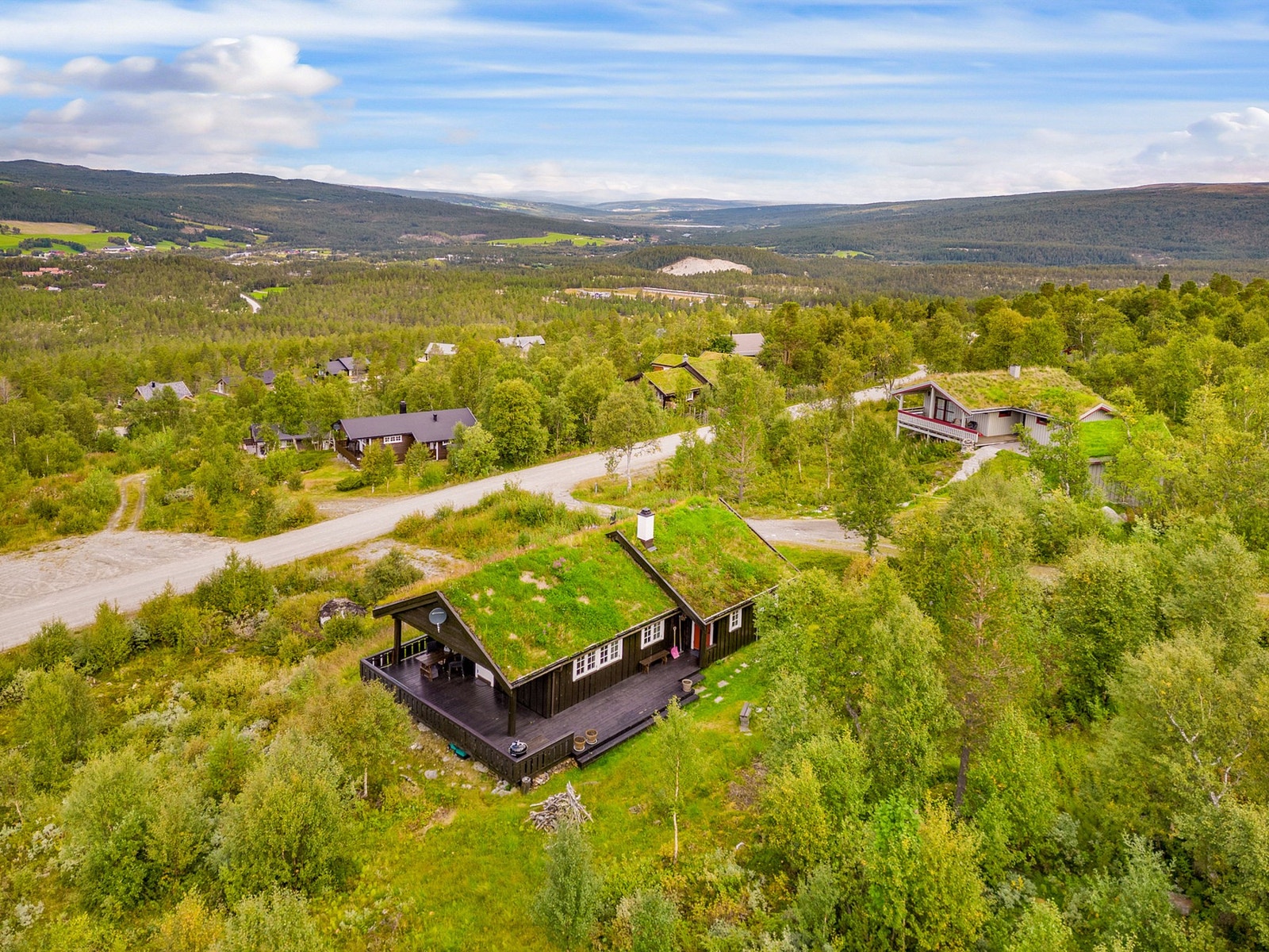 Hytten ligger godt plassert i feltet med umiddelbar nærhet til Røros Alpinsenter Hummelfjell. Galleribilde