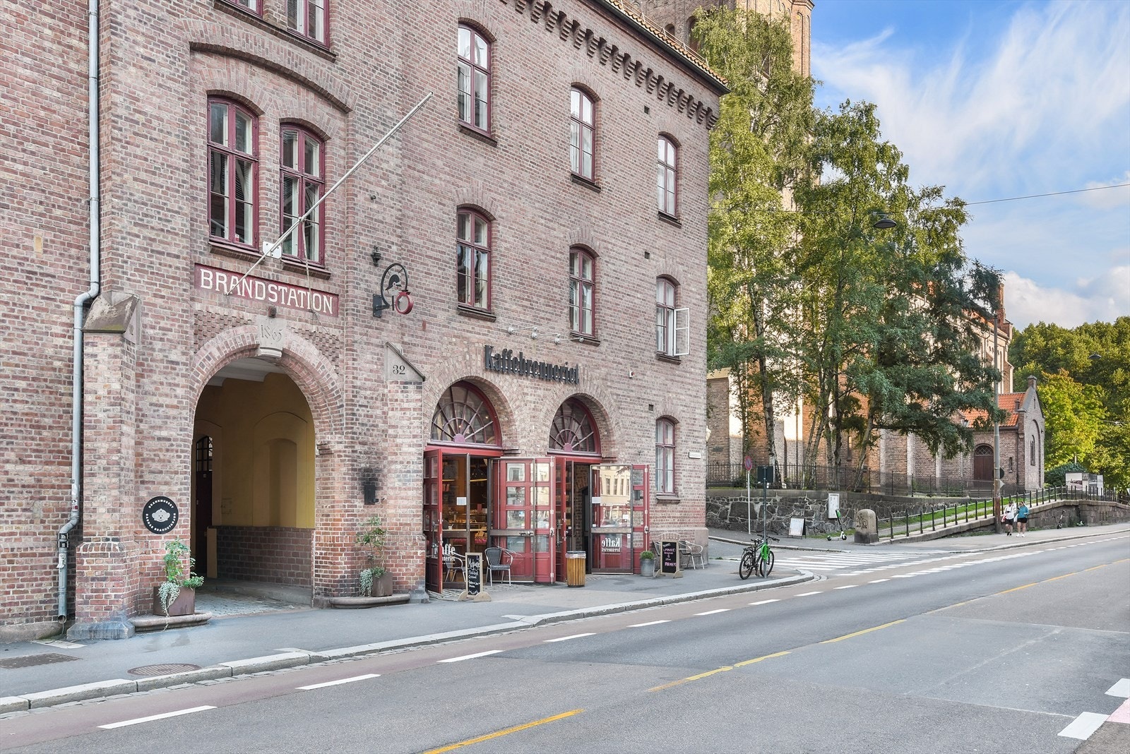Kaffebrenneriet i den gamle brannstasjonen på Grønland Galleribilde