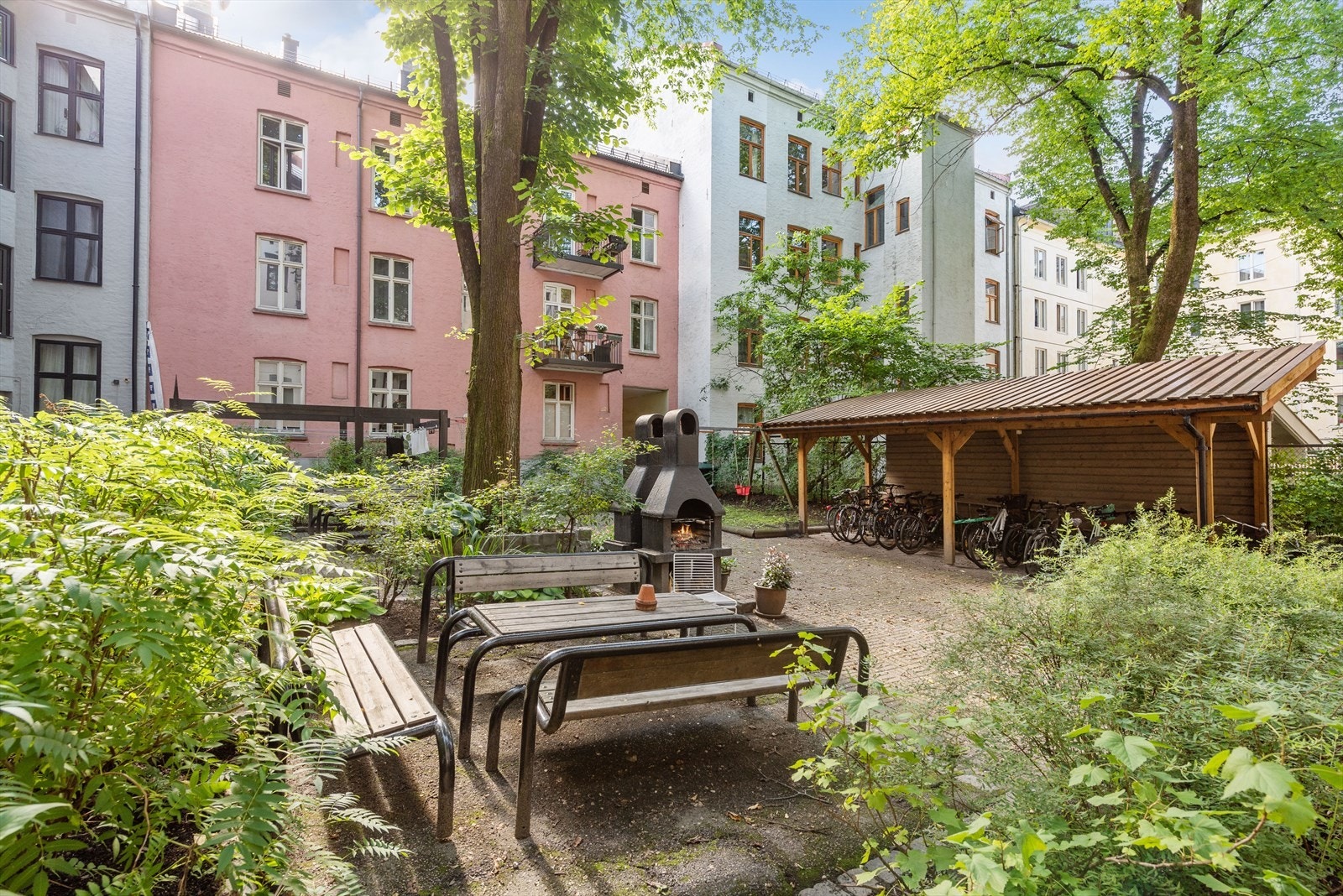 Lys og gjennomgående 2-roms andel i klassisk bygård populært og sentralt beliggende på Tøyen Galleribilde
