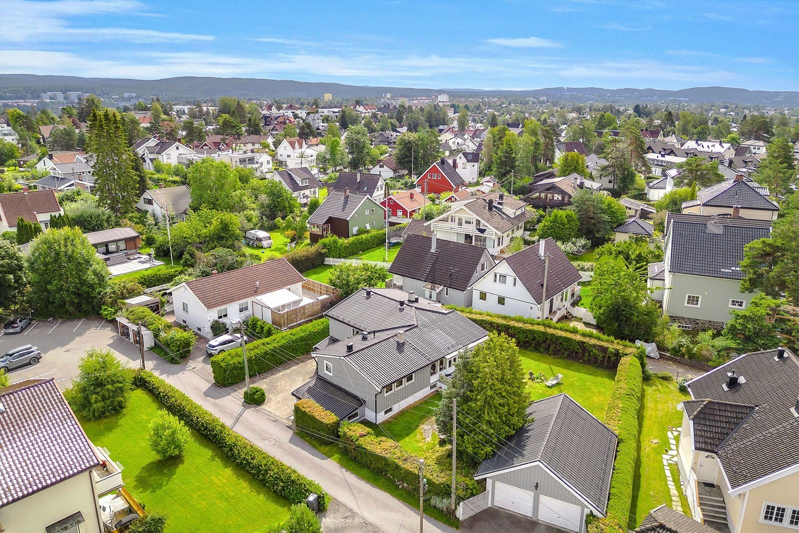 Gode solforhold på eiendommen og umiddelbar nærhet til Ekebergsletta med et bredt fritidstilbud. Galleribilde