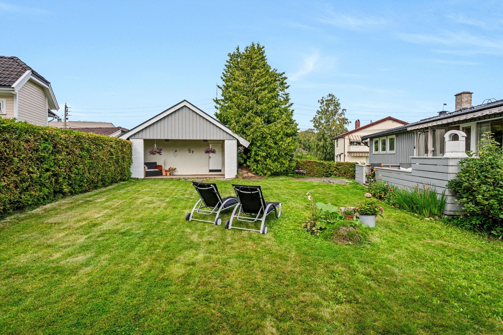 Hagen egner seg godt for både utendørs lek, avslapning og sosiale sammenkomster. Galleribilde