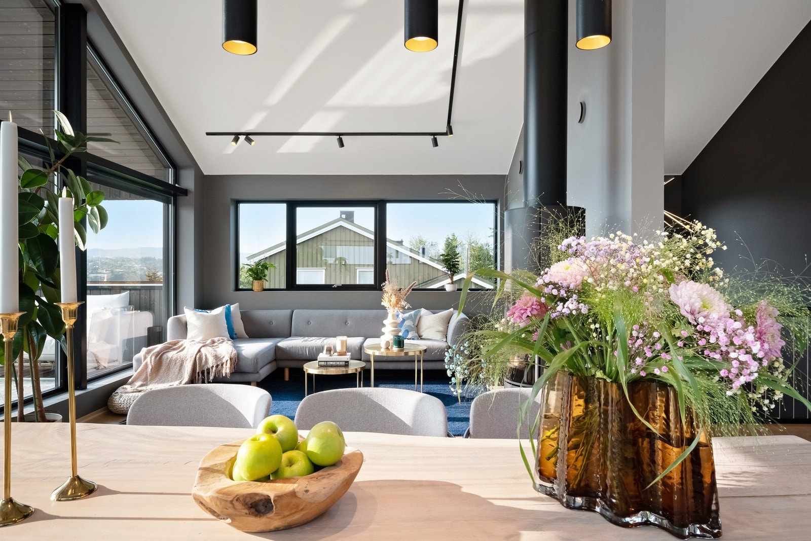 Huset har en god planløsning og en god flyt både i 1. og 2.etasje. Galleribilde