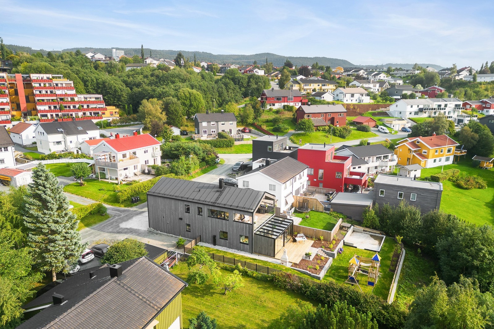 Krokstien 5A ligger på Stubban og nyter svært gode sol- og utsiktsforhold. Galleribilde