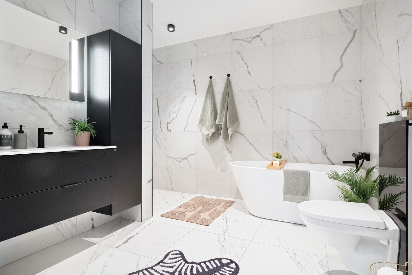 Lekkert bad i 1.etasje i samme stil og utførelse som badet i 2.etg. Her får du også en følelse av luksus i det du kommer inn. Galleribilde