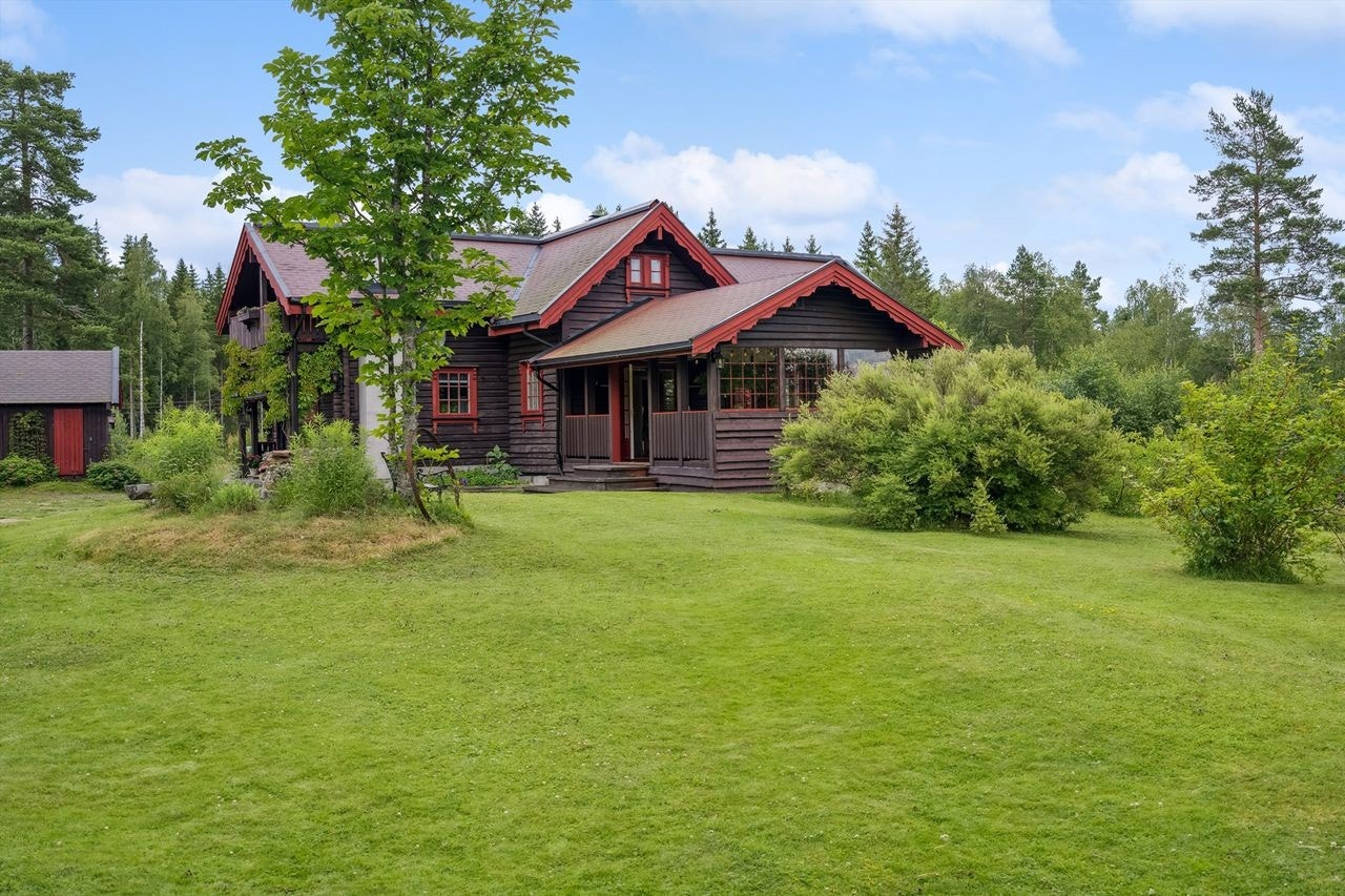 Pent opparbeidet hage med god plass til uteaktiviteter Galleribilde