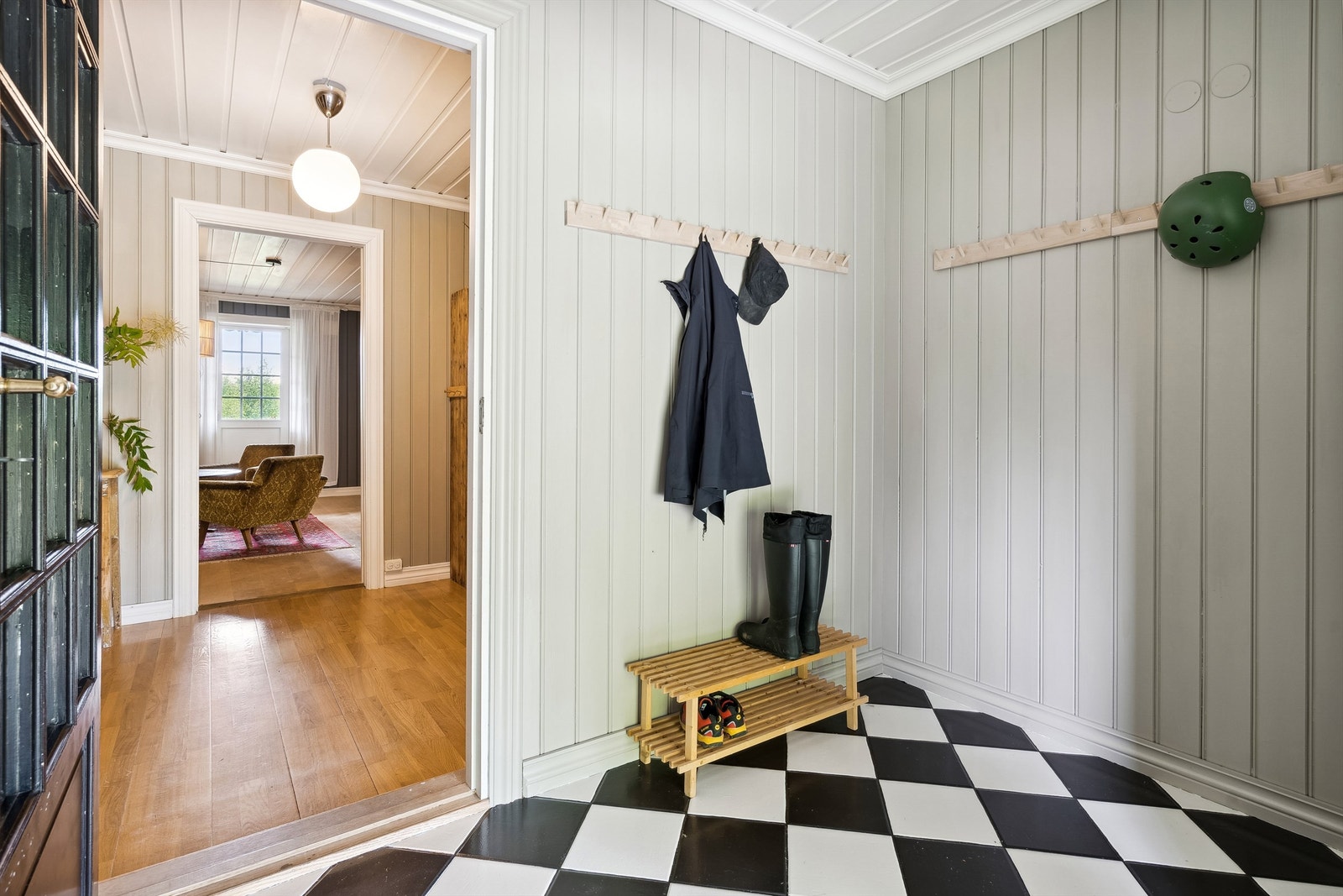 Entré med garderobeløsning Galleribilde
