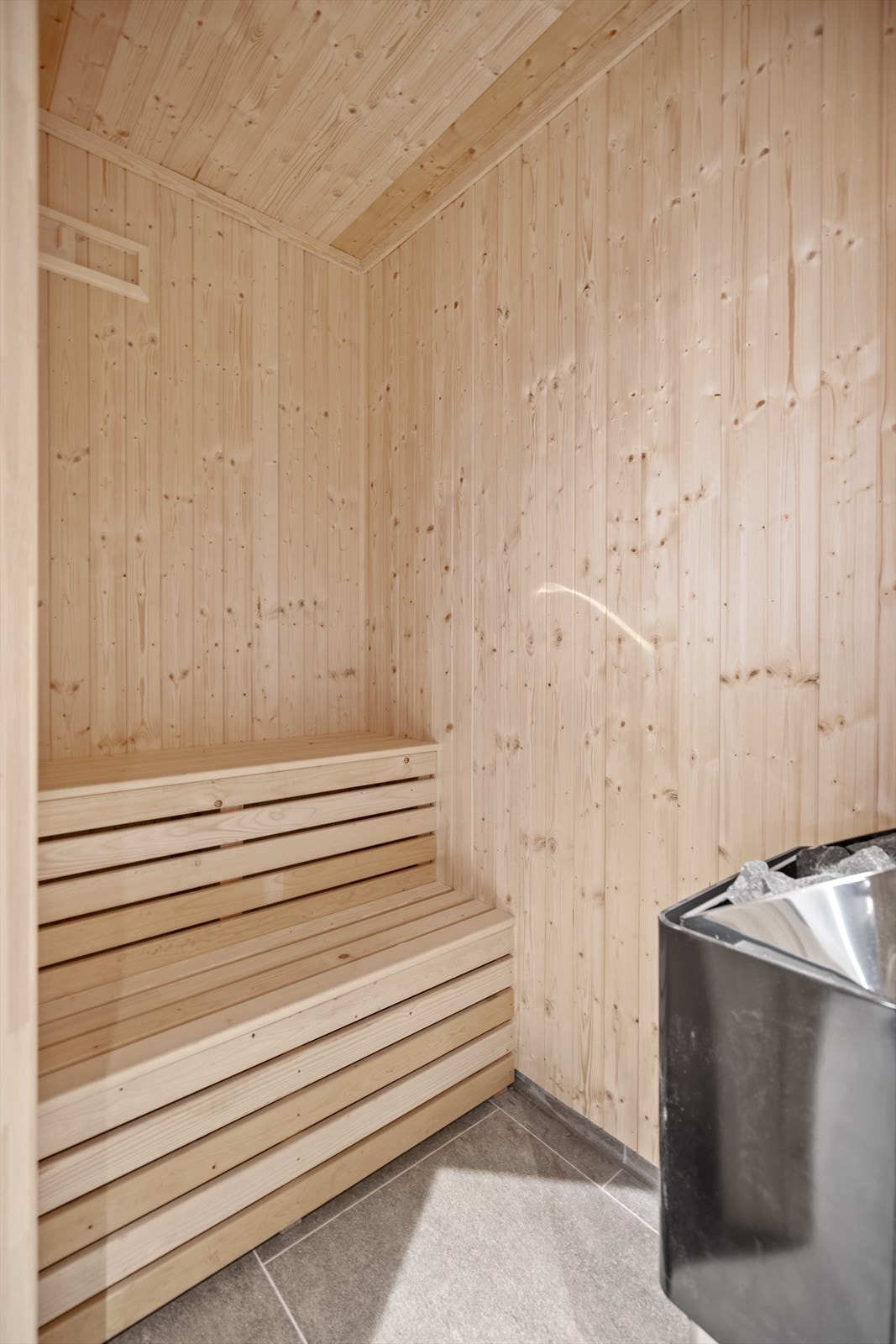 Badstu med elektrisk badstuovn. Galleribilde