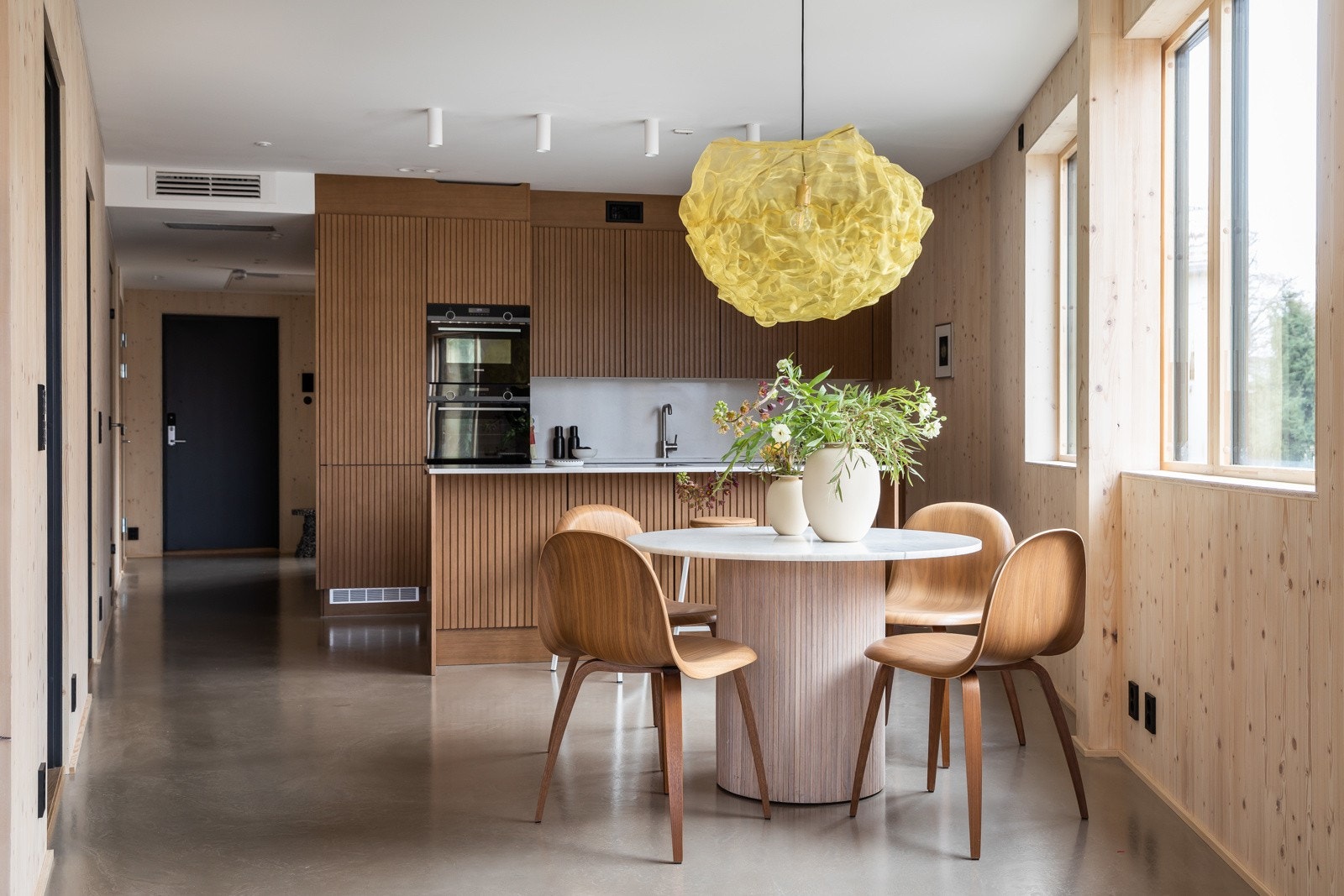 Bygget er tegnet av HAJA Arkitekter. Moderne design og bærekraftige løsninger er gjennomgående for hele prosjektet. Galleribilde