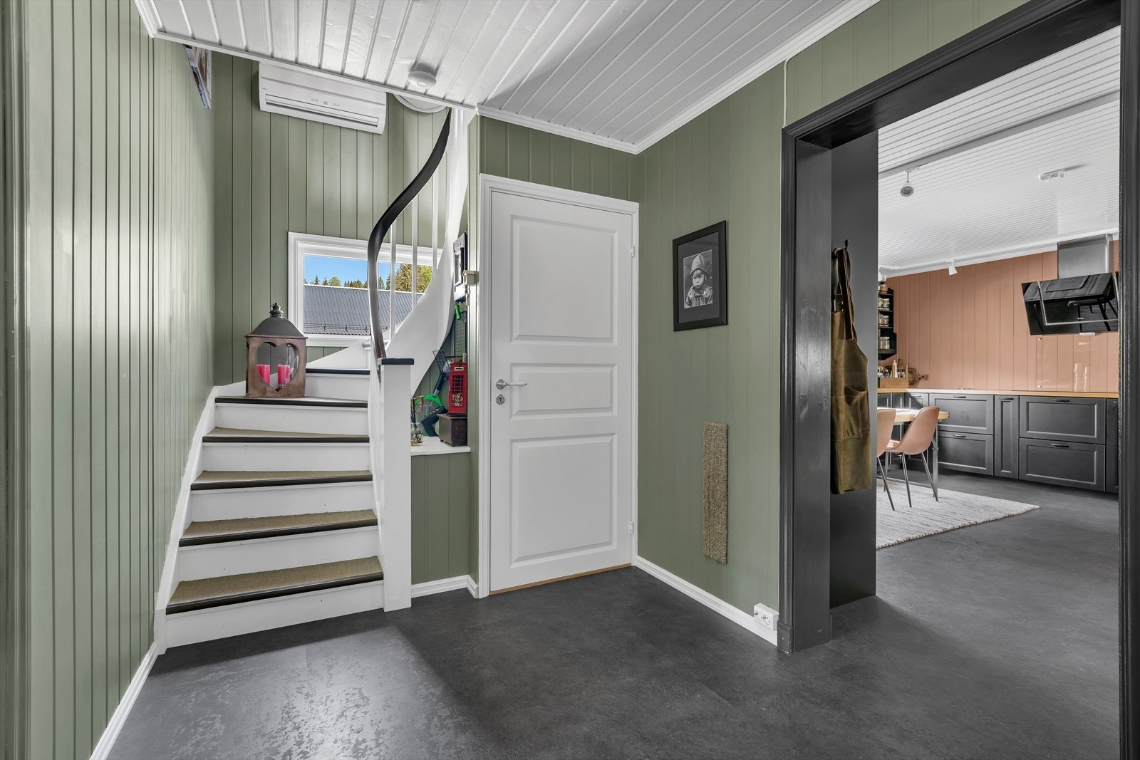 Trapp opp til 2. etasje. Galleribilde