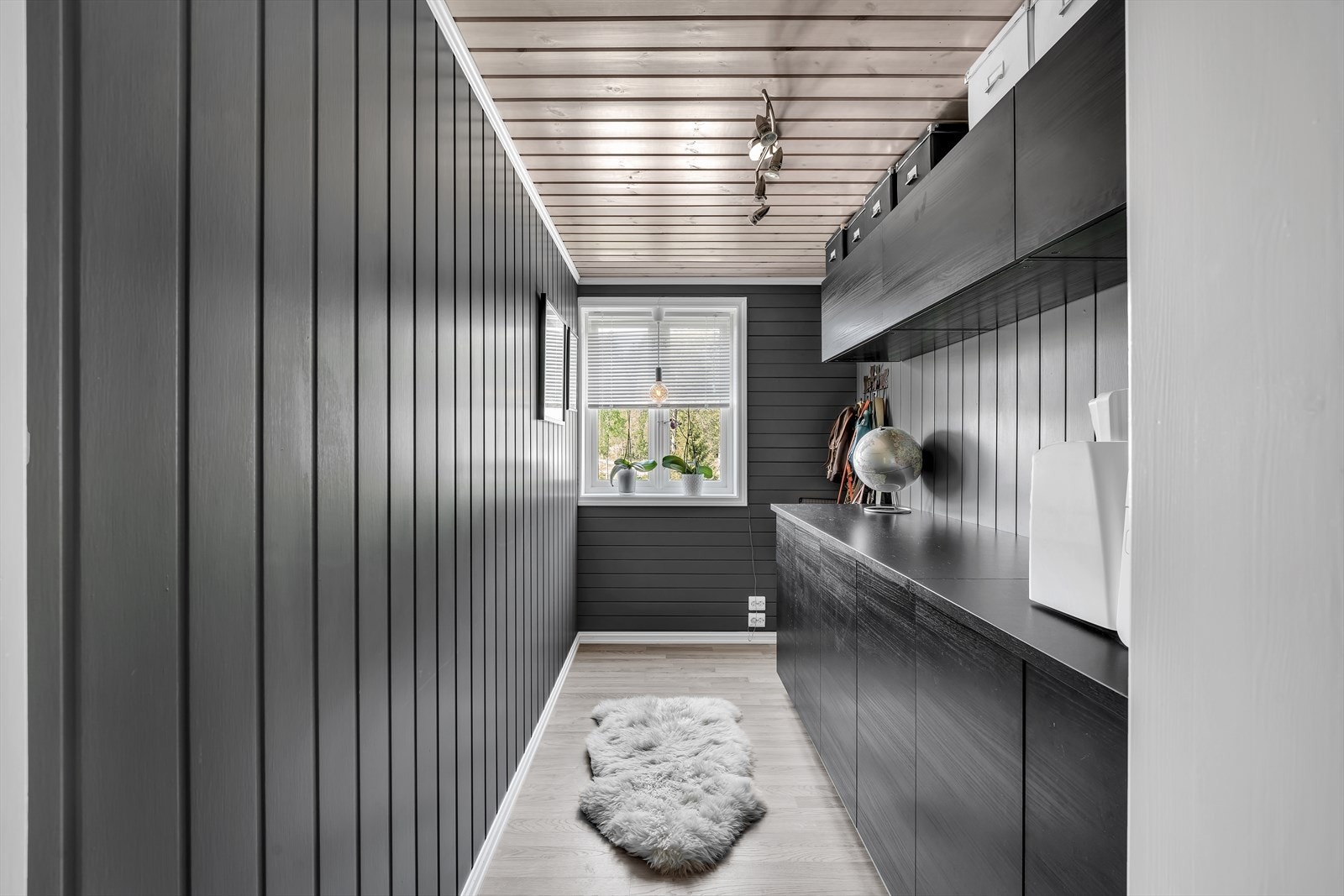 Rom som kan brukes som kontor, oppbevaring, garderobe etc. Galleribilde