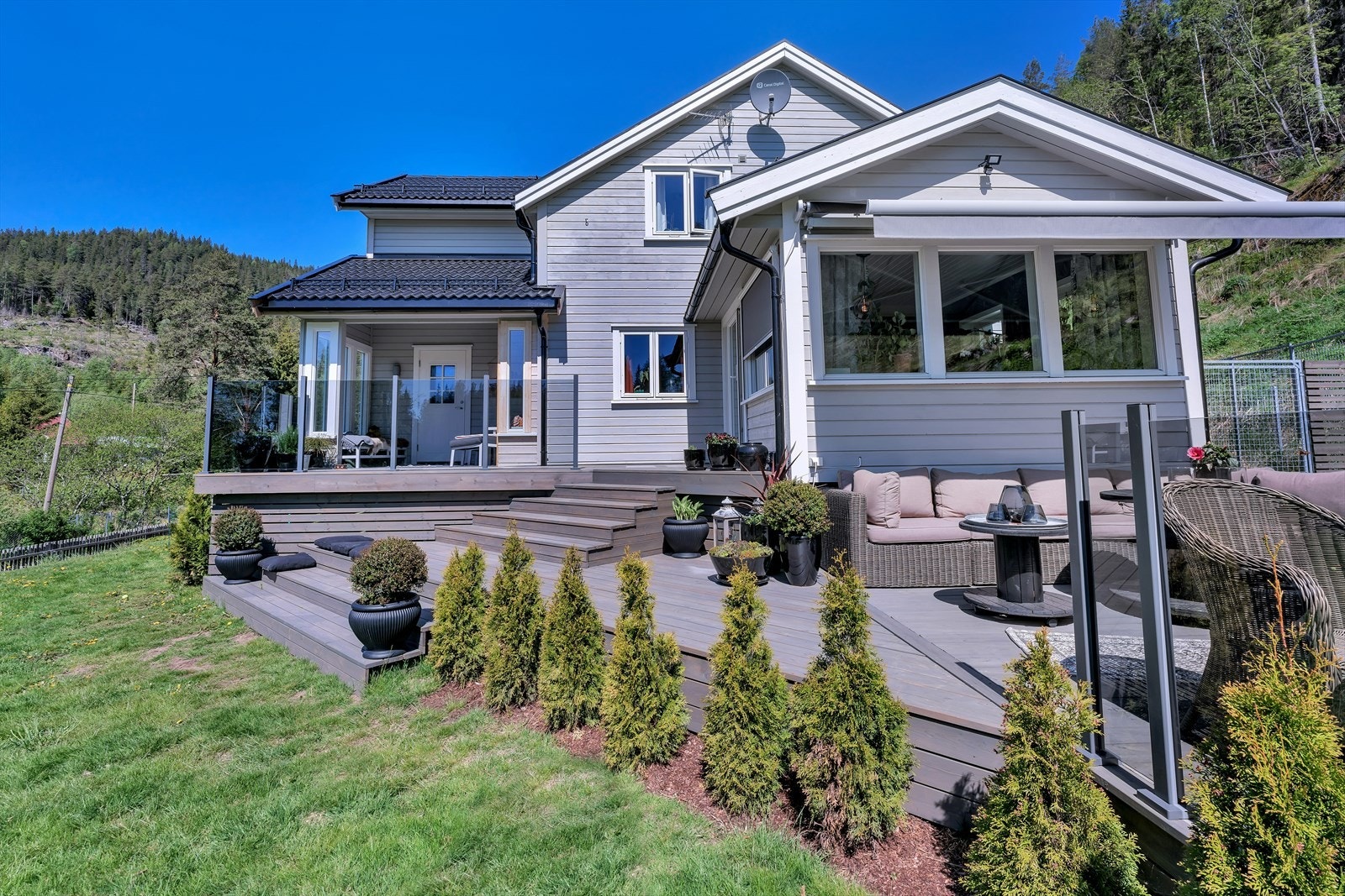 Flotte uteområder på eiendommen! Galleribilde