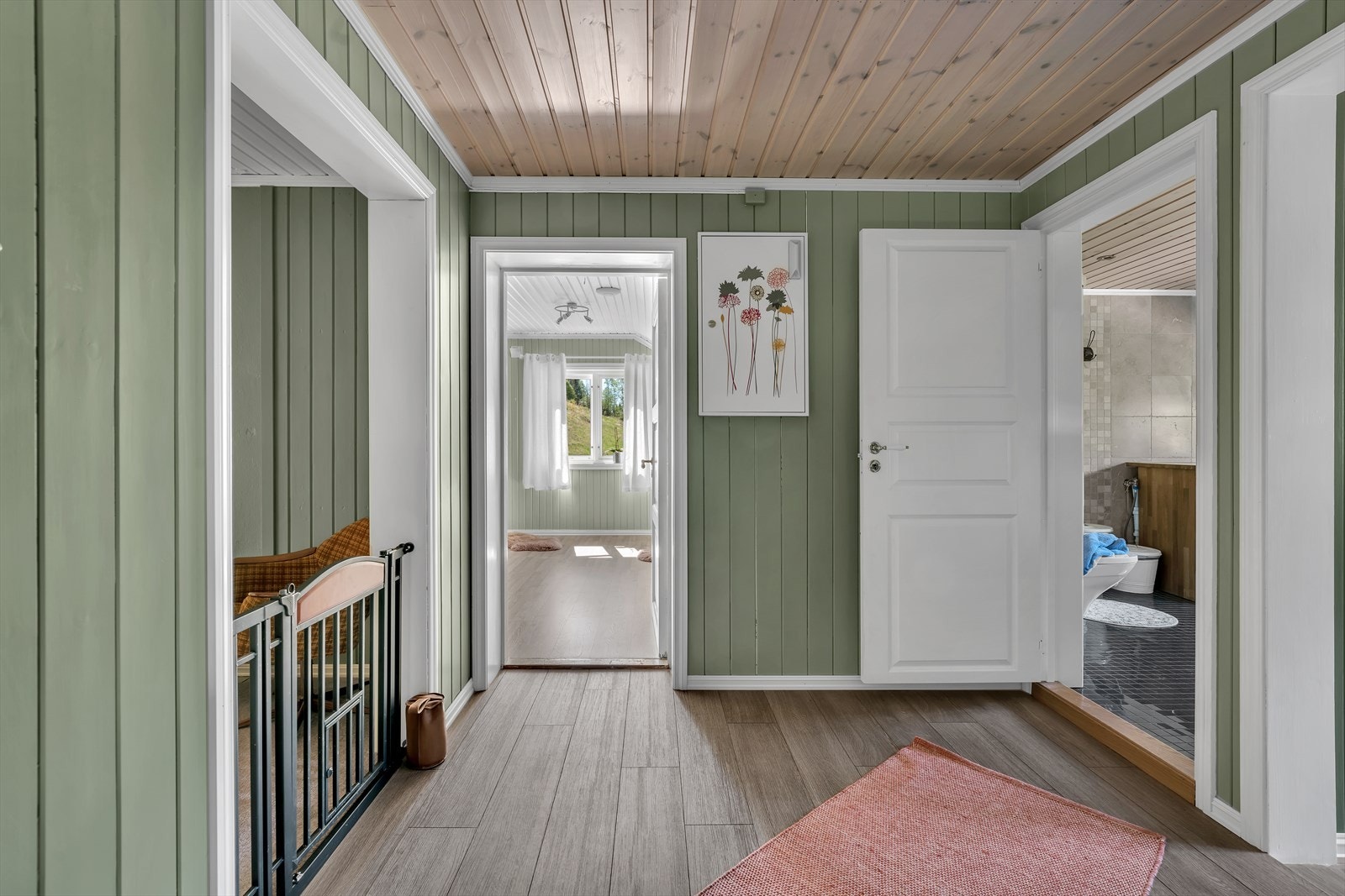 Det er 3 gode soverom i 2. etasje. Galleribilde