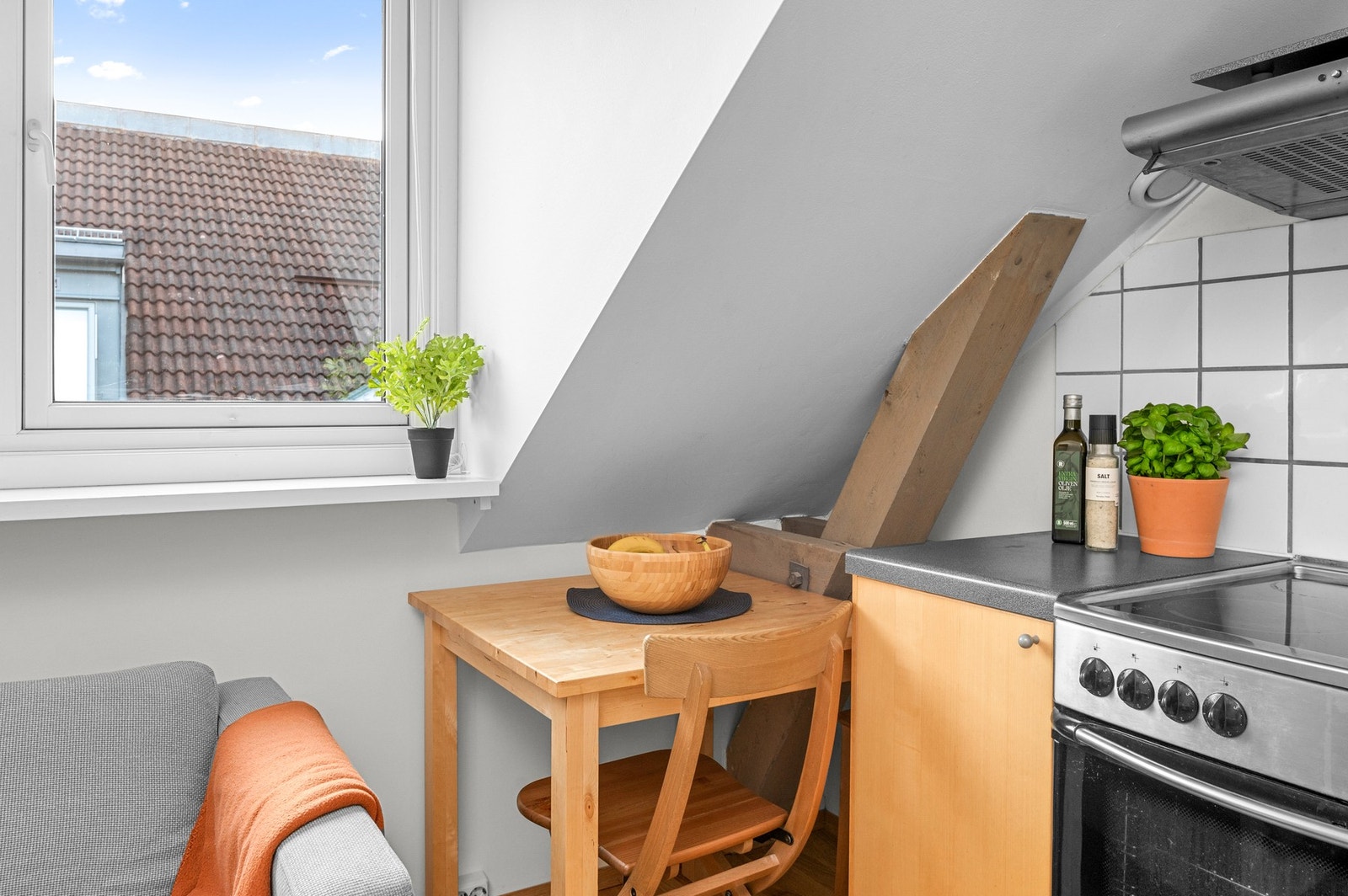 Både leiligheten og selve bygget fremstår i god stand, bl.a. er vinduene skiftet ca 2012. Galleribilde