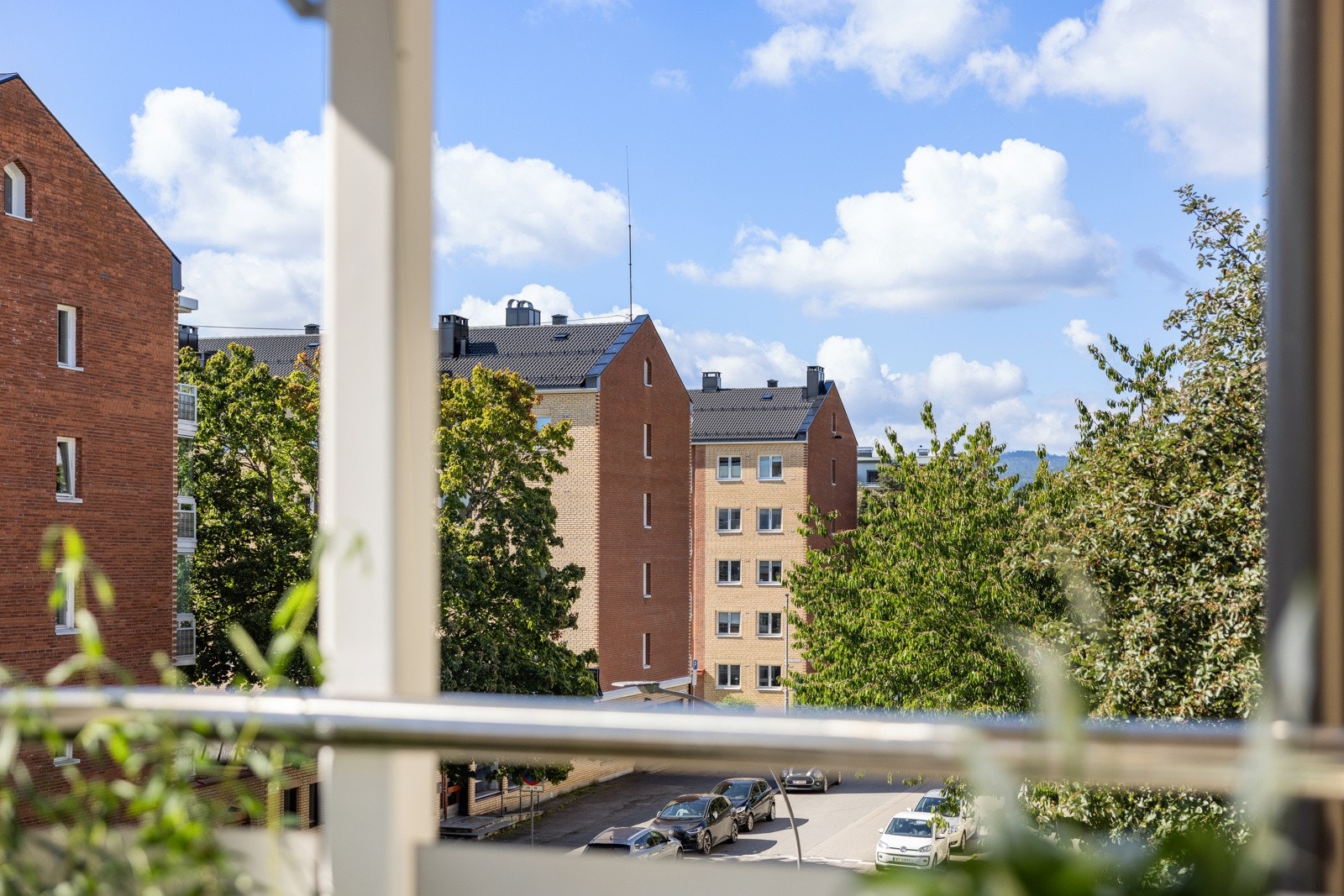 Balkongen fungerer utmerket som en forlengelse av boligen i sommerhalvåret. Galleribilde