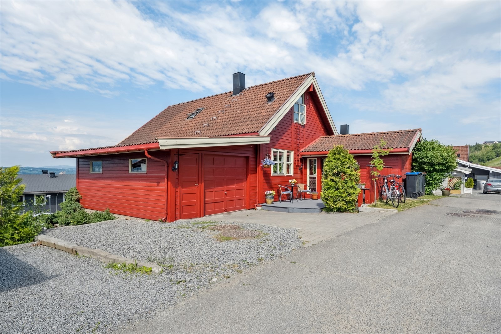 Her bor man sentralt samtidig som det er skjermet og med kort avstand til barnehage, skole og det du trenger. Galleribilde